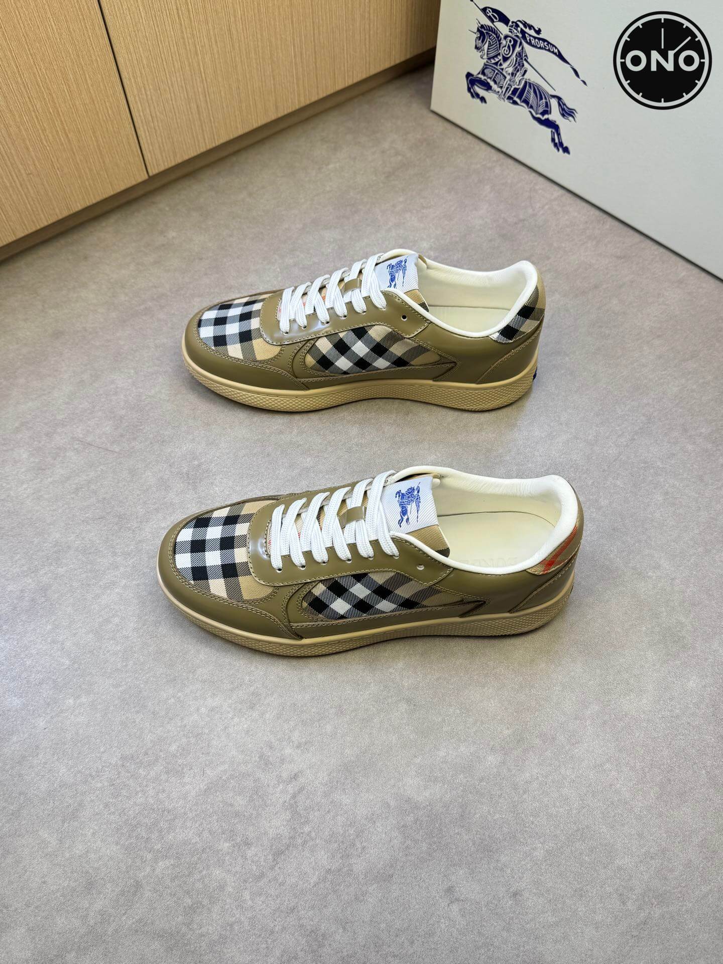 Burberry_62_3.jpg