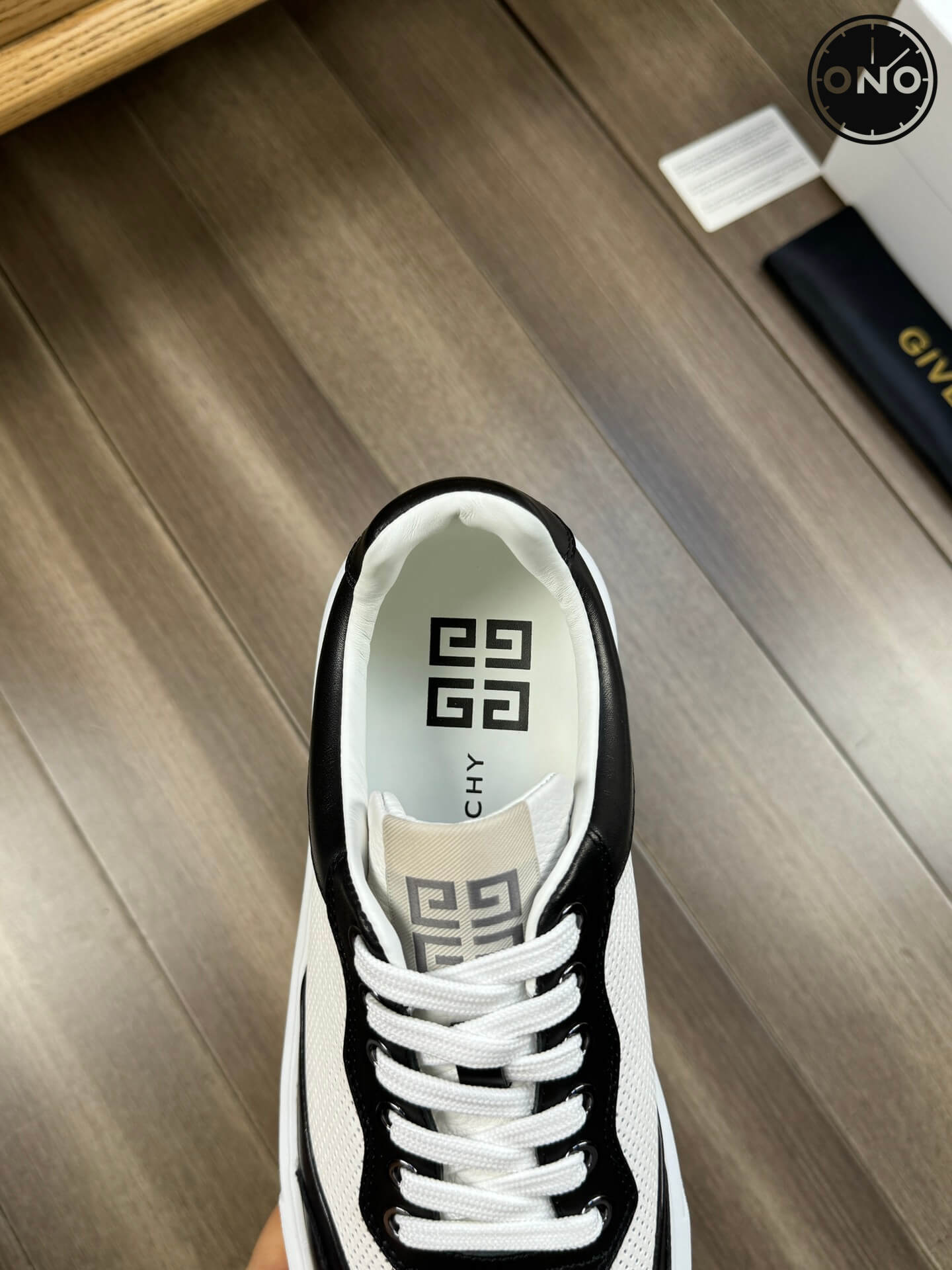 Givenchy_106_7.jpg