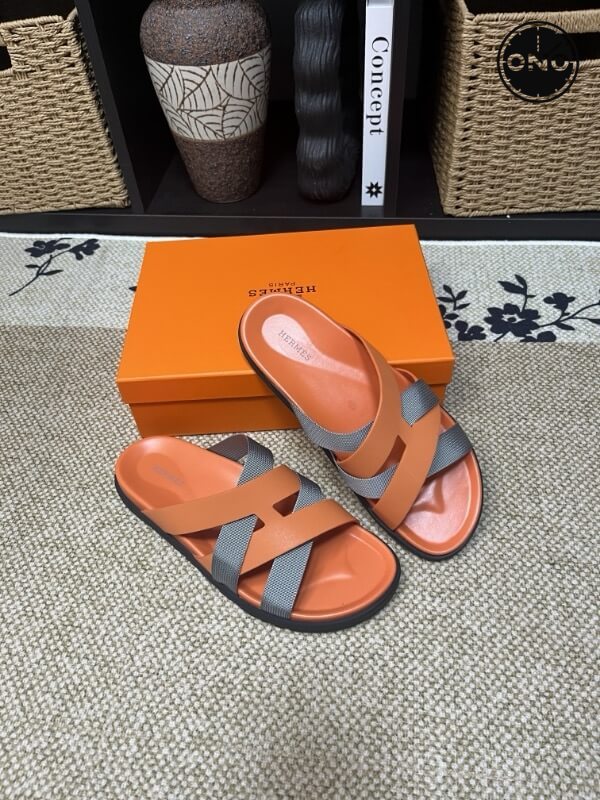 Hermes-Slippers_4_2.jpg