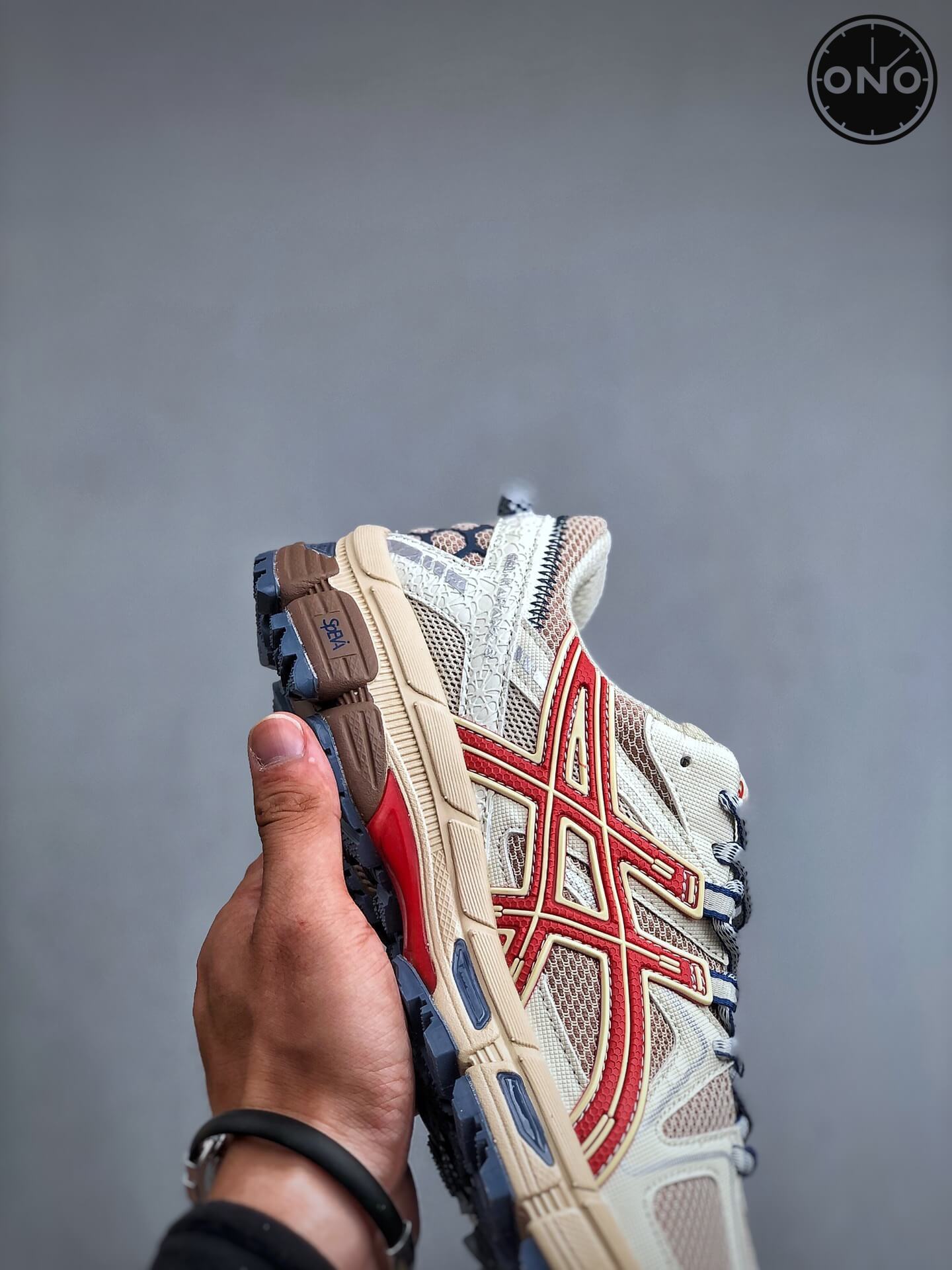 Asics_14_6.jpg