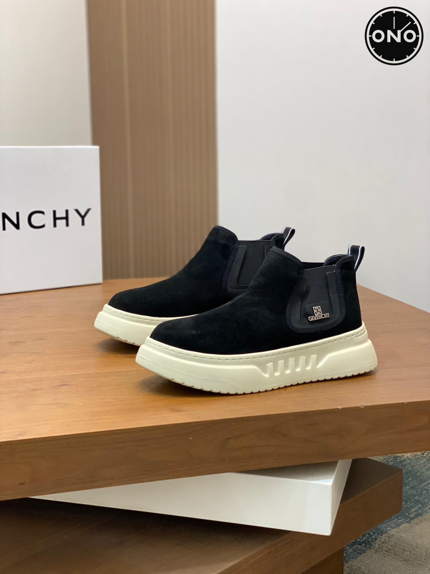 Givenchy_23_3.jpg