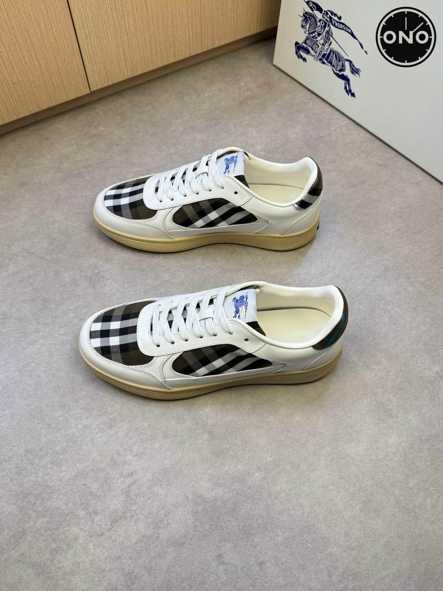 Burberry_64_3.jpg