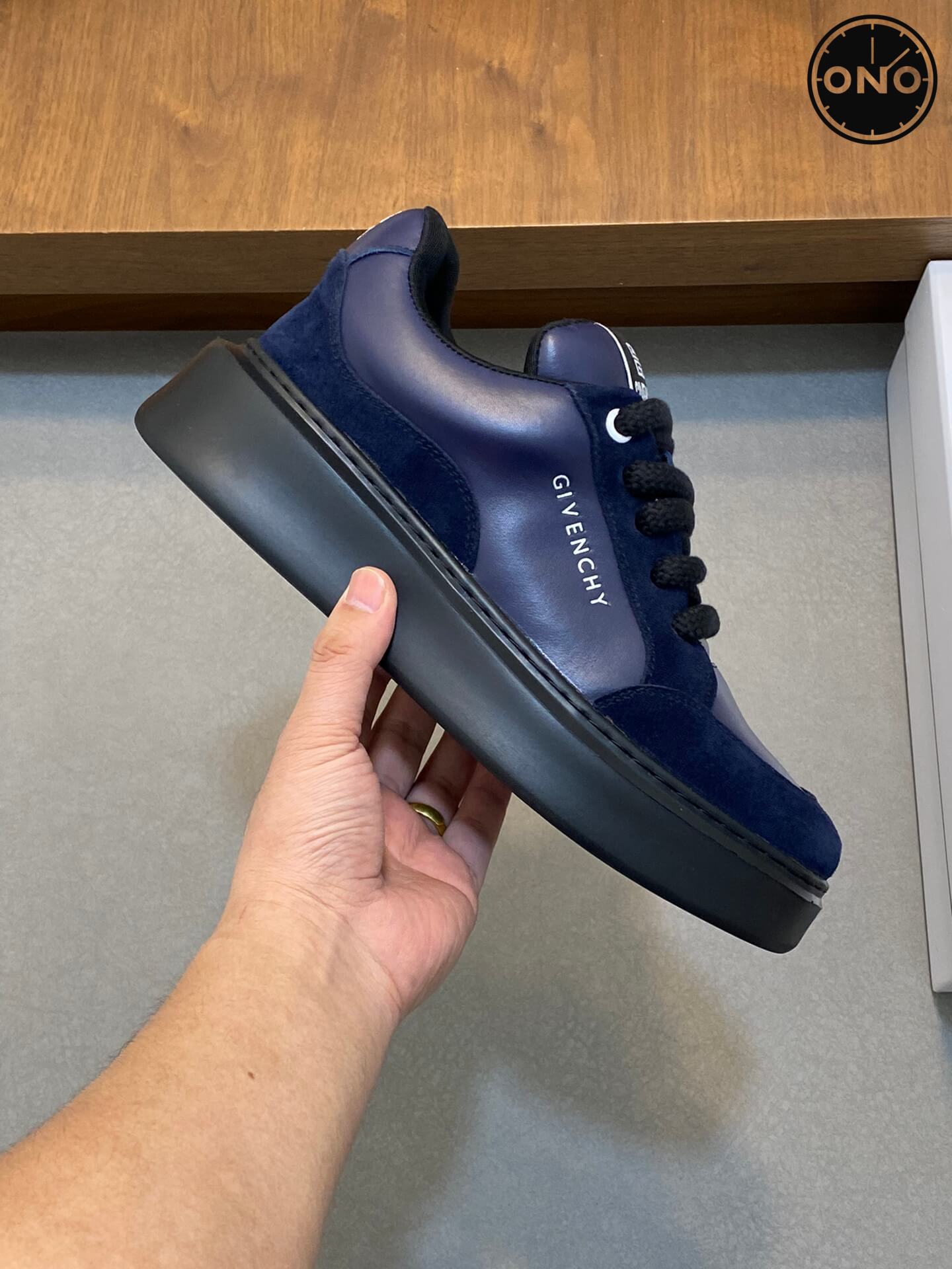Givenchy_74_4.jpg