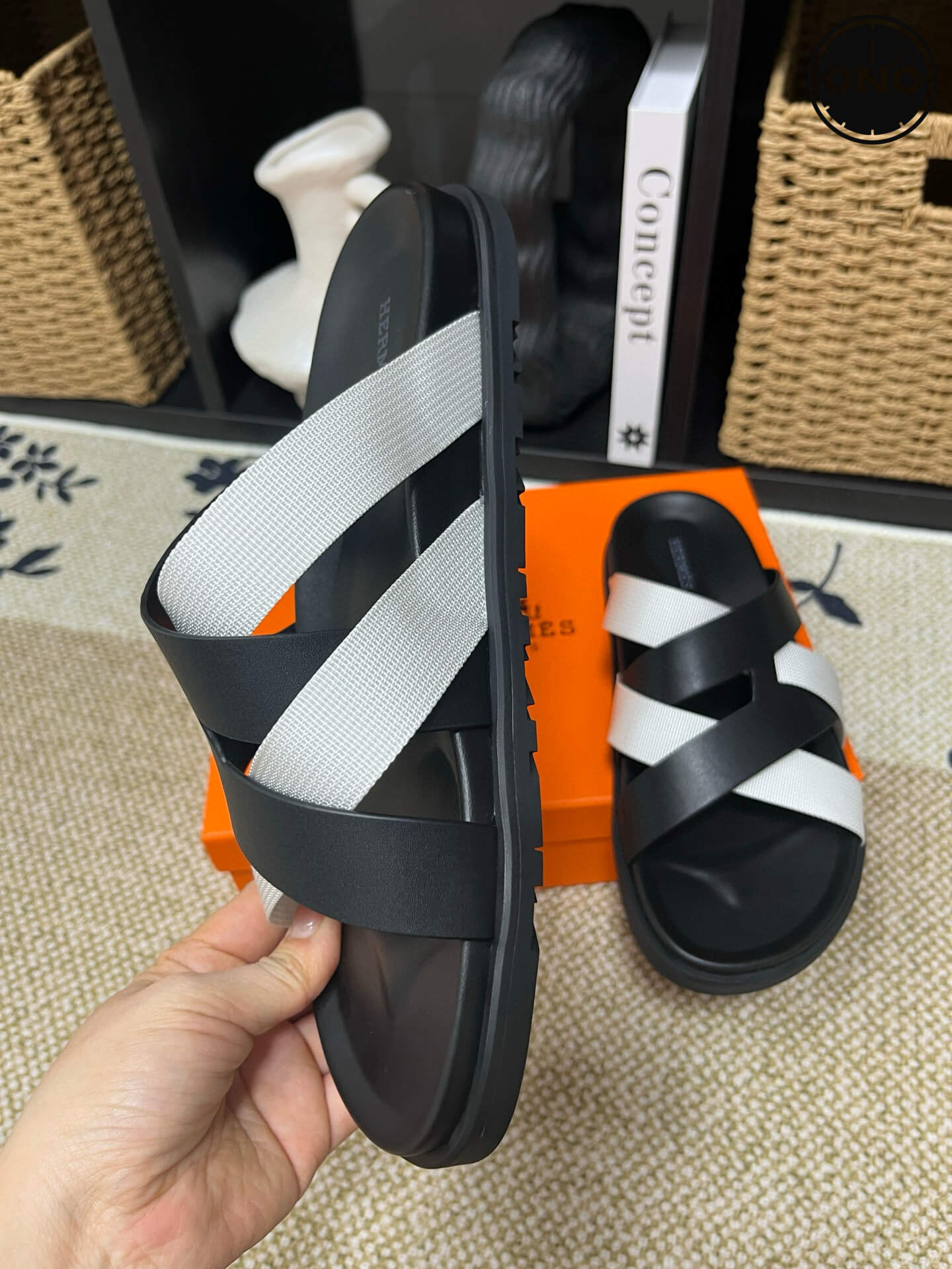 Hermes-Slippers_35_5.jpg