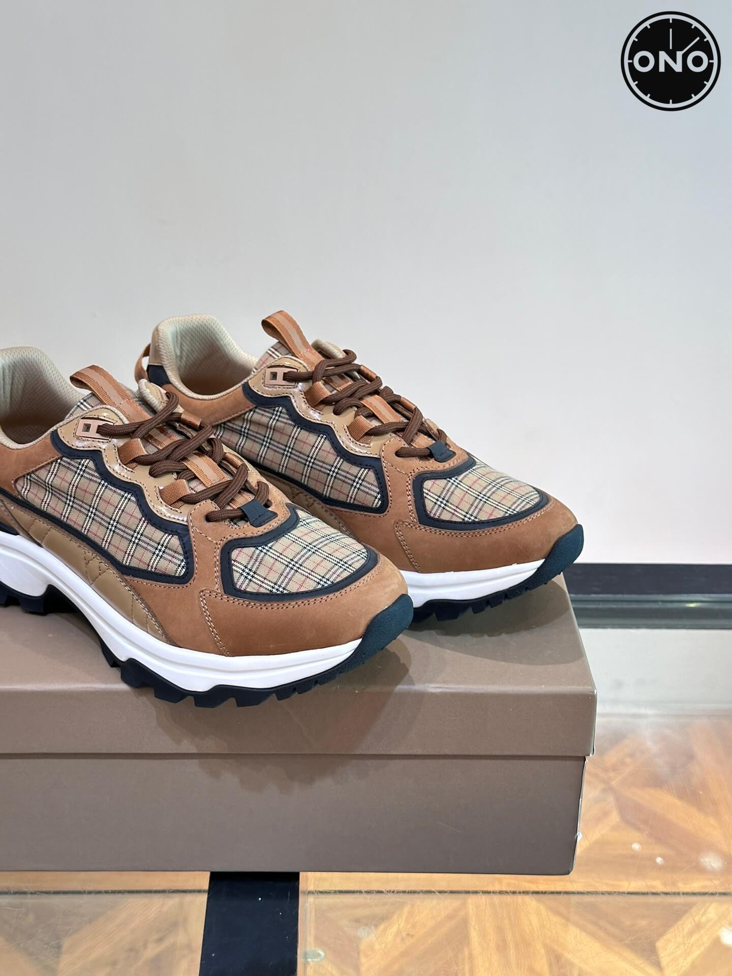 Burberry_88_8.jpg