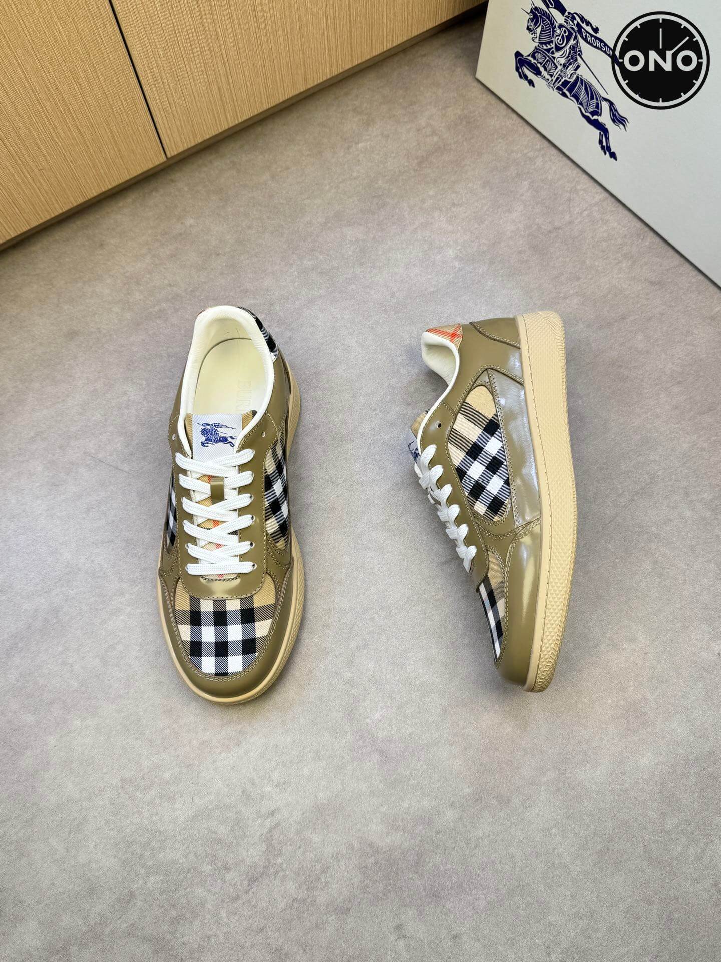 Burberry_62_2.jpg