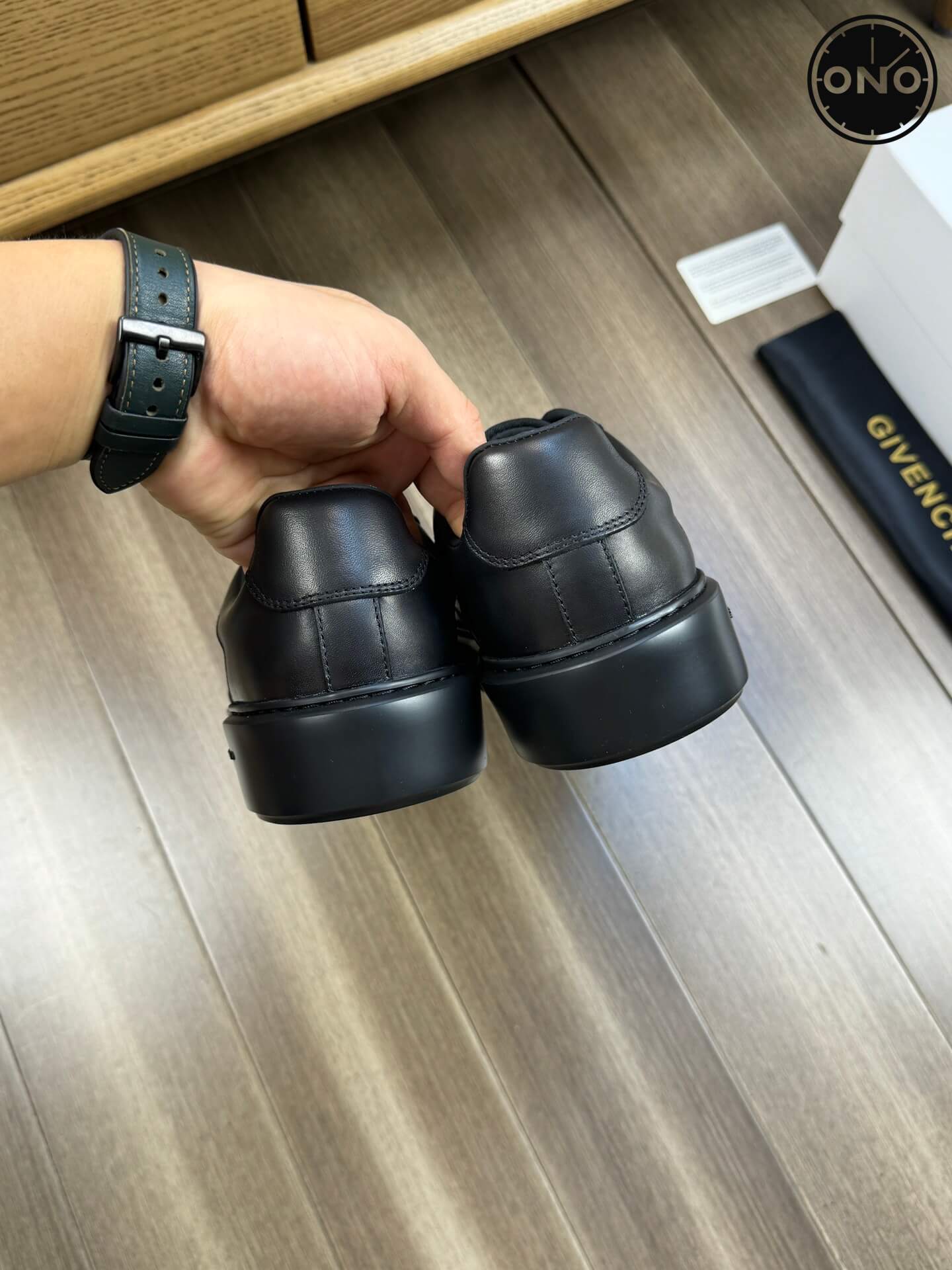 Givenchy_104_8.jpg