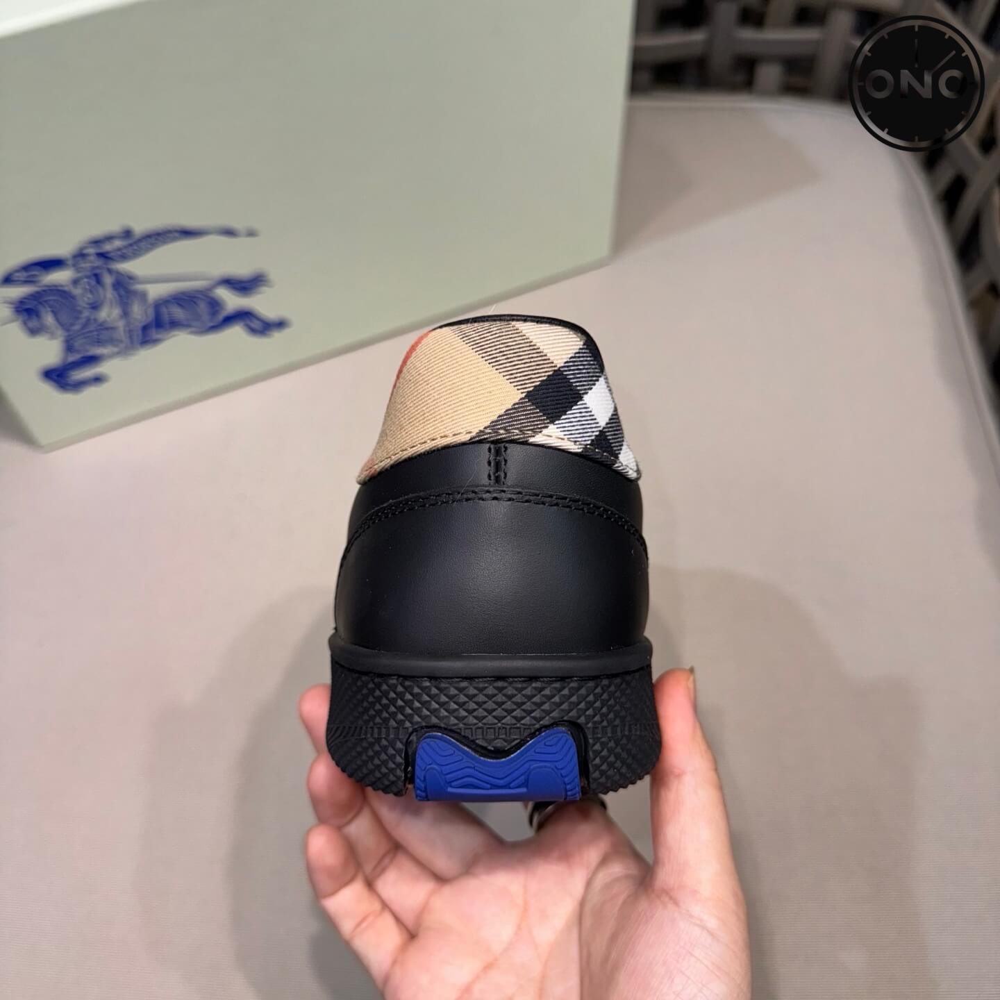 Burberry_72_8.jpg