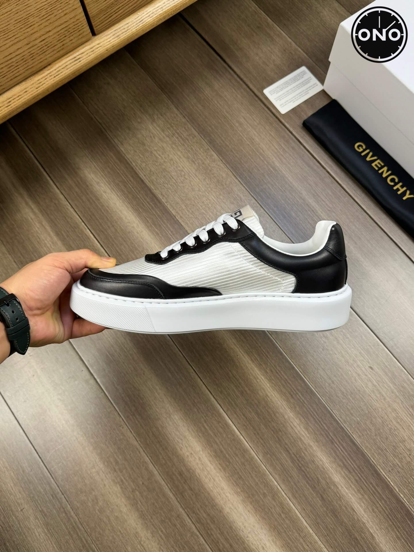 Givenchy_101_5.jpg
