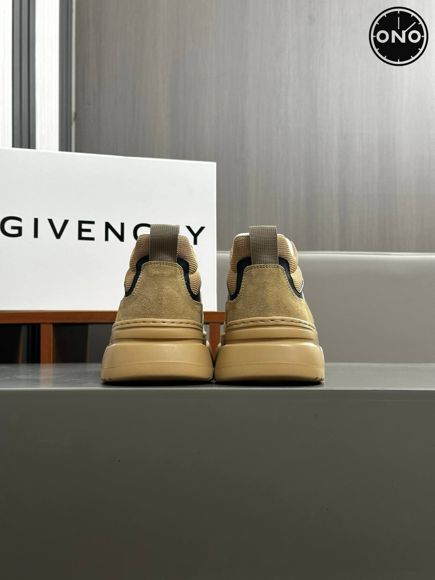Givenchy_87_9.jpg