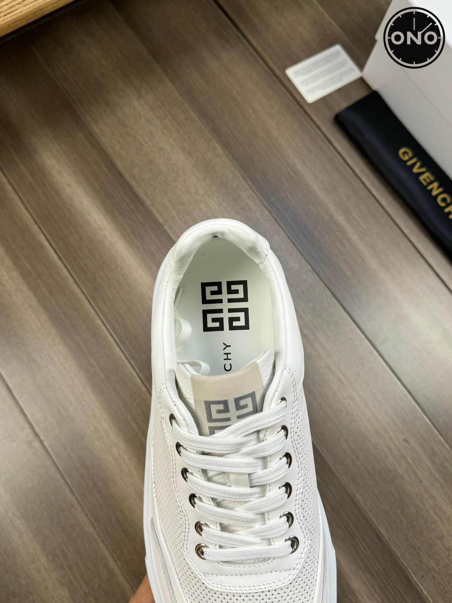 Givenchy_105_7.jpg