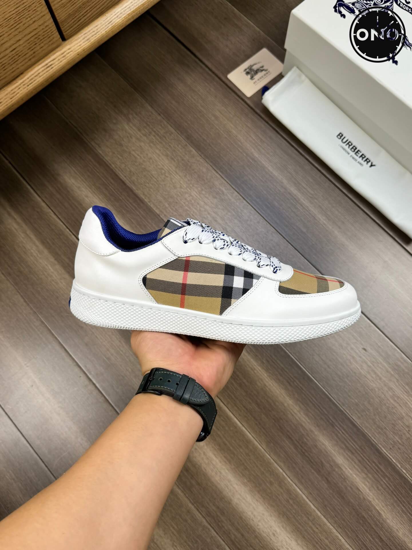 Burberry_24_8.jpg