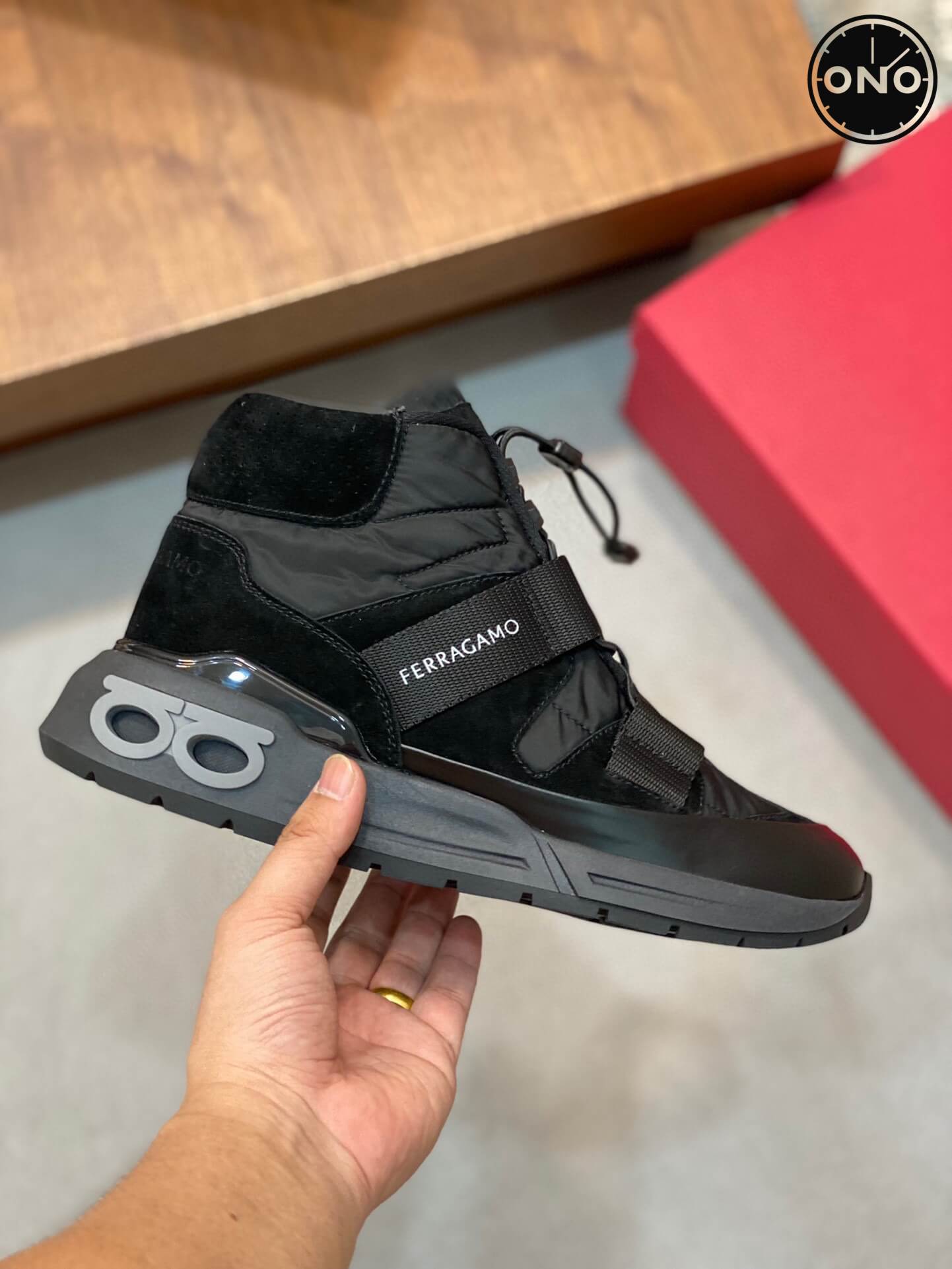 Ferragamo_97_3.jpg