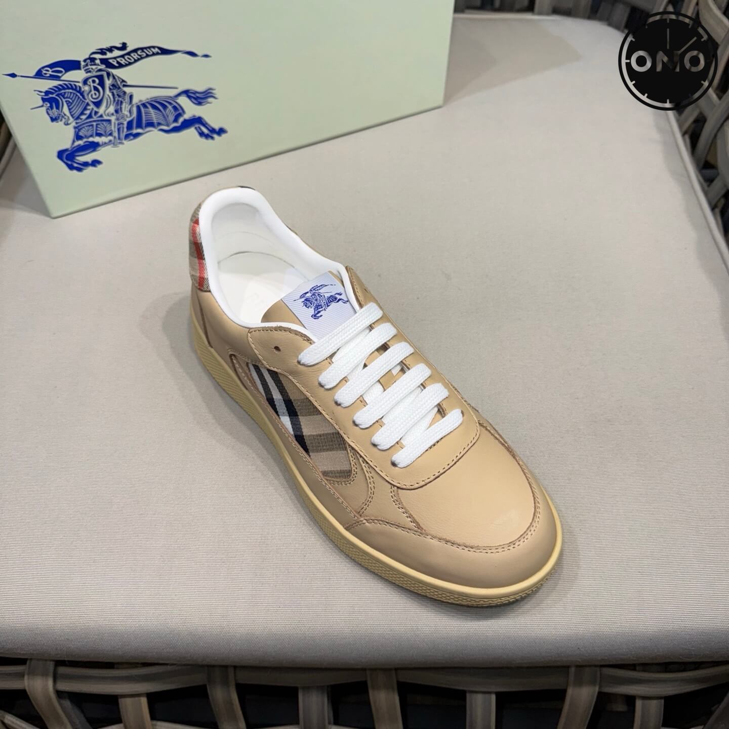 Burberry_14_9.jpg