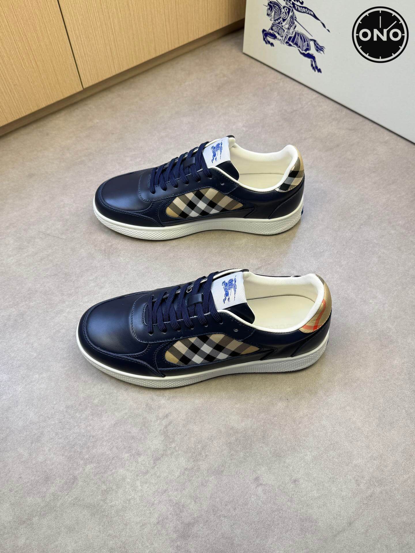 Burberry_10_8.jpg