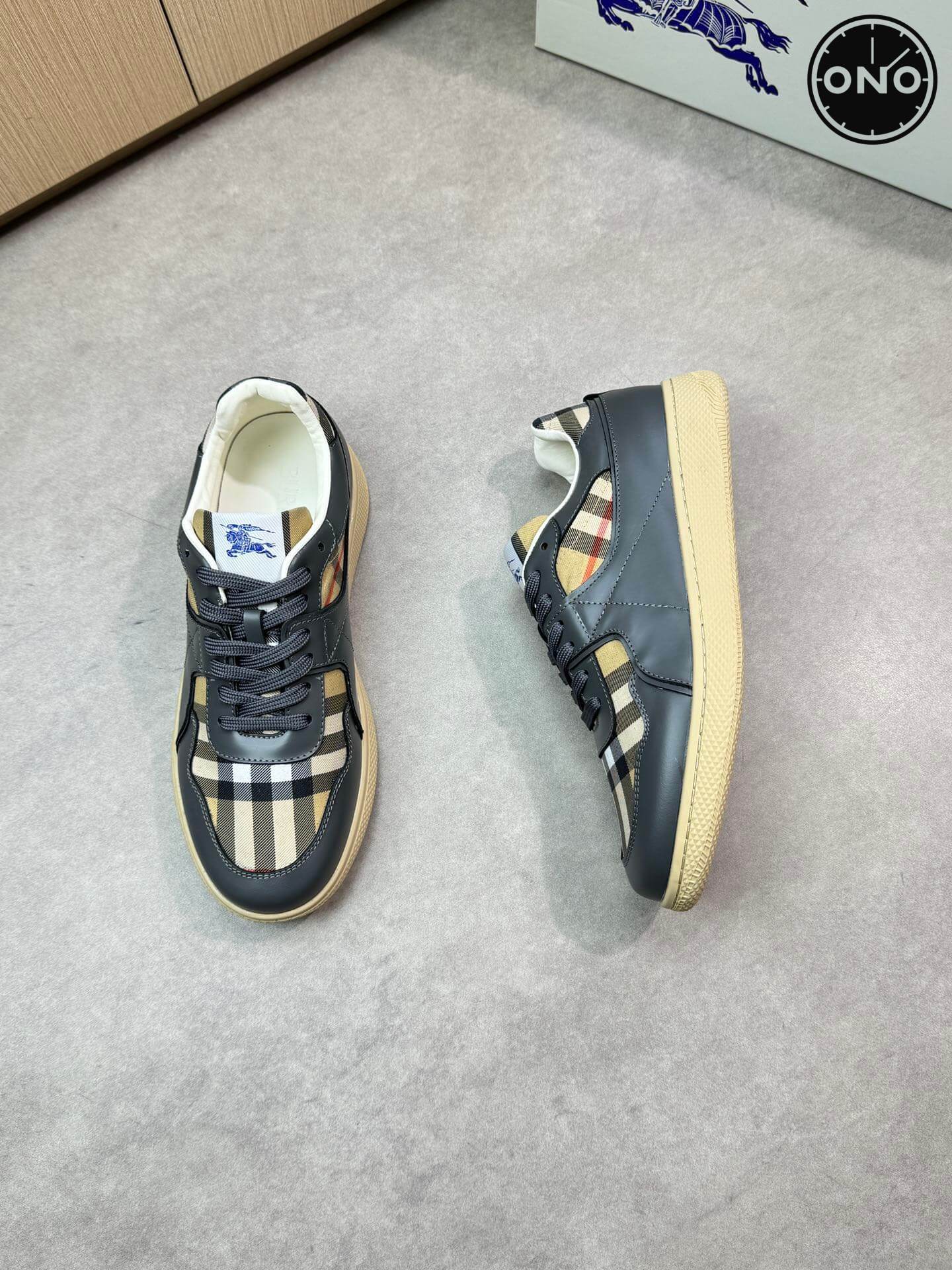 Burberry_36_2.jpg