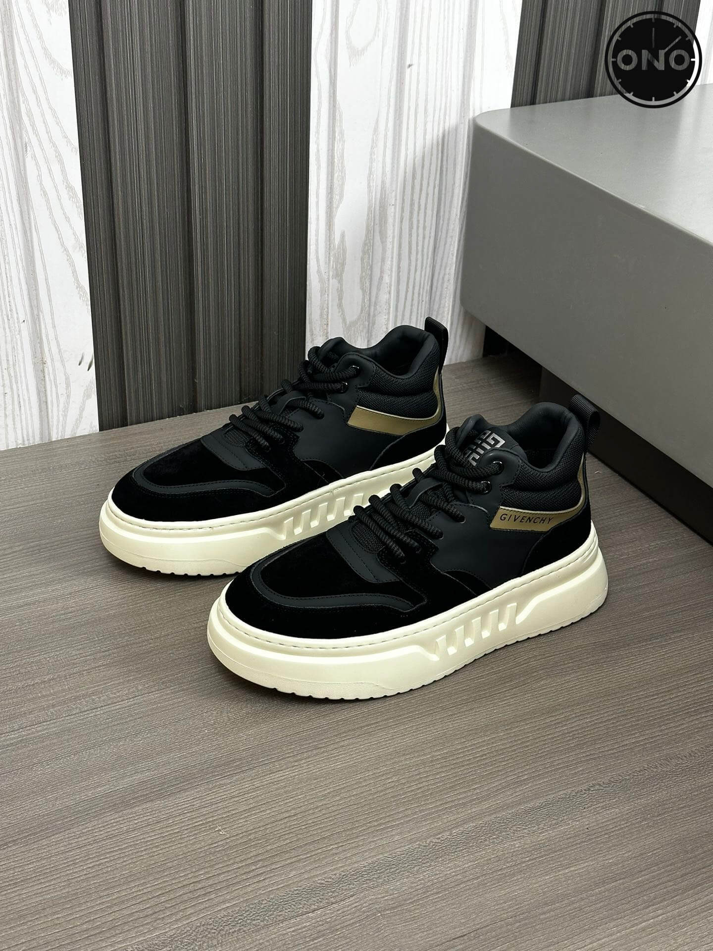 Givenchy_24_7.jpg