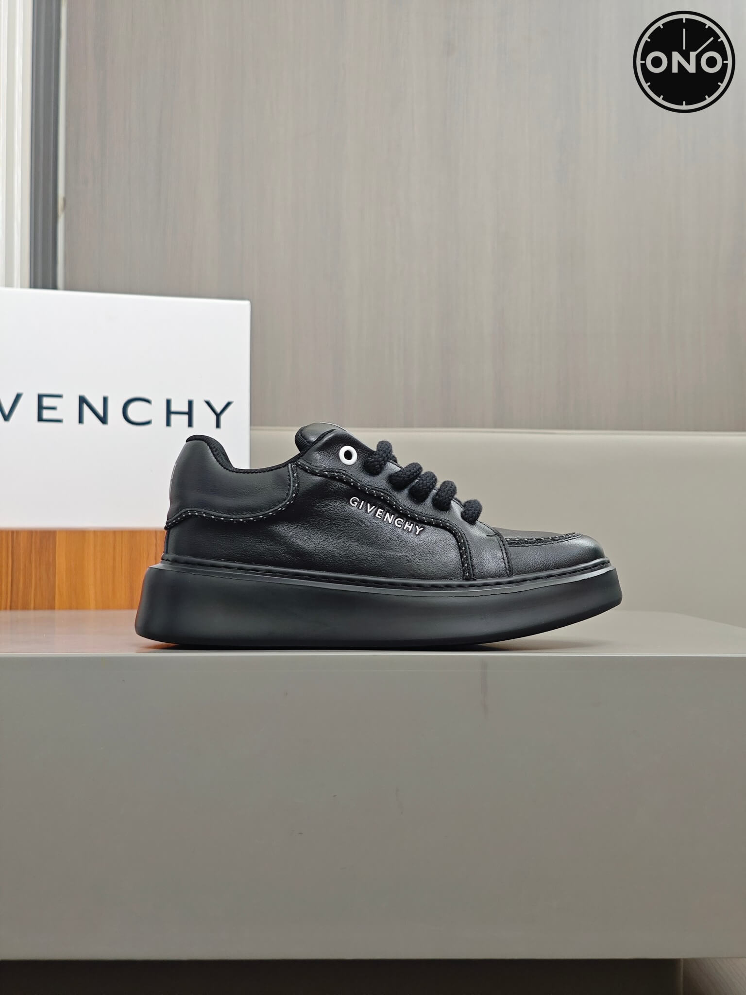 Givenchy_44_3.jpg