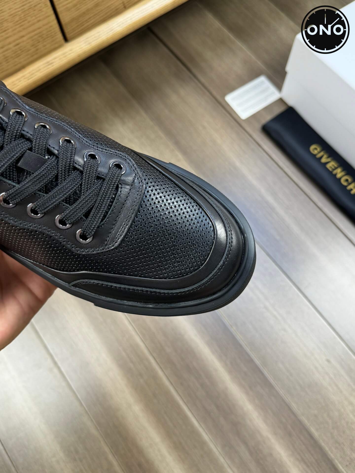 Givenchy_104_6.jpg