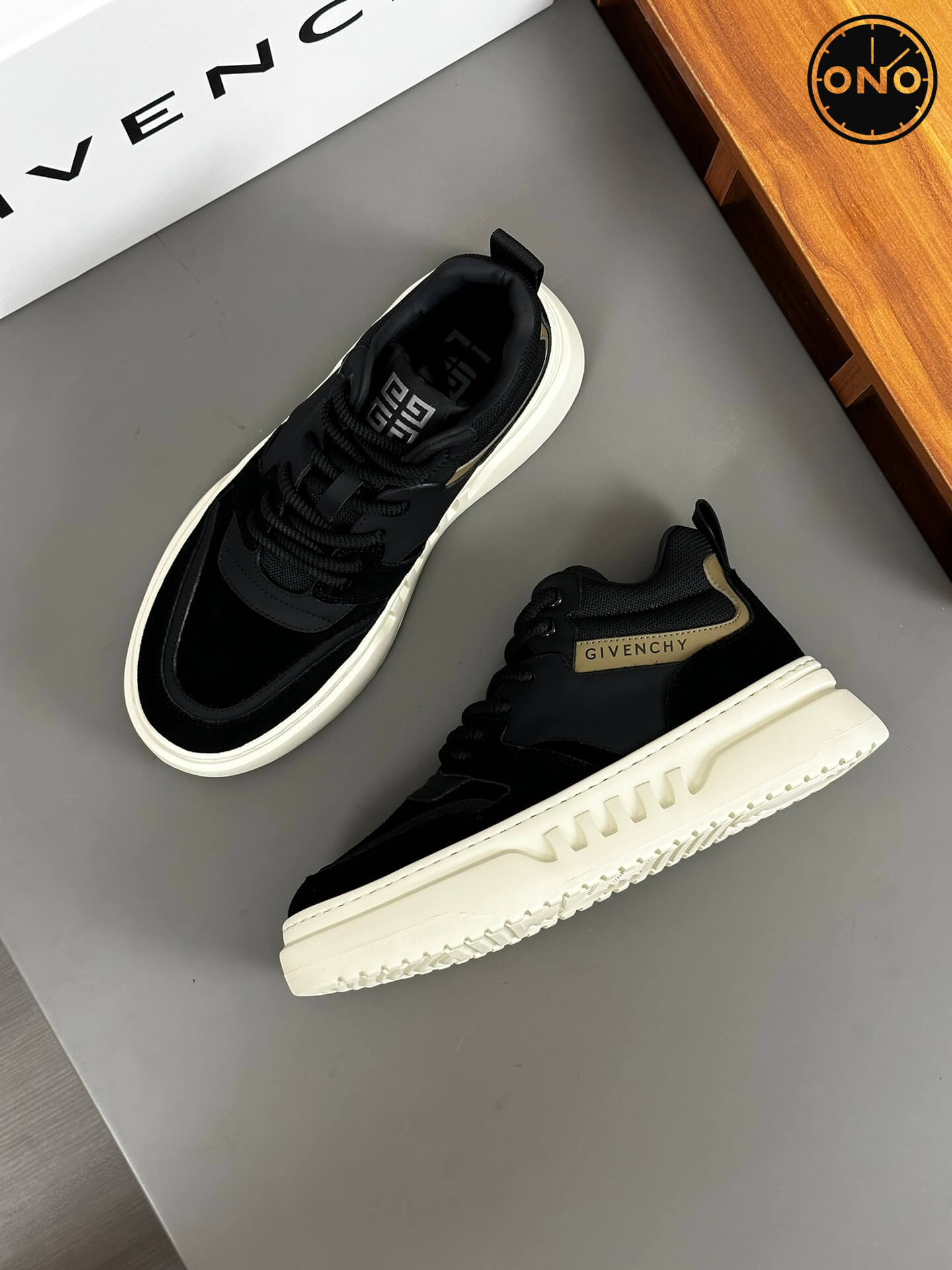 Givenchy_79_2.jpg