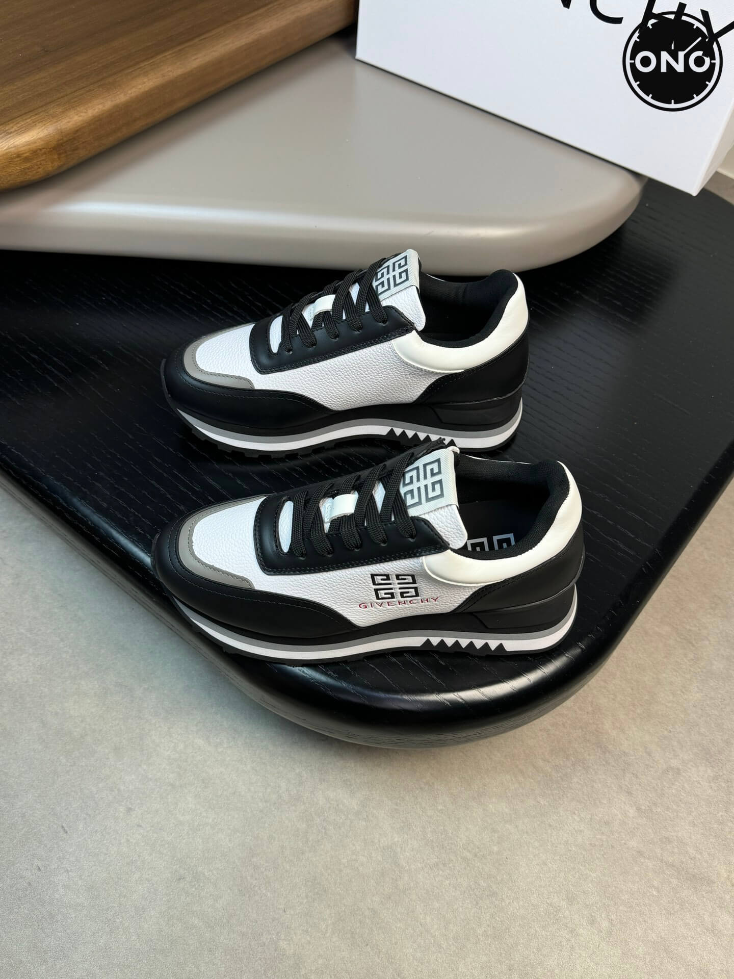Givenchy_18_2.jpg