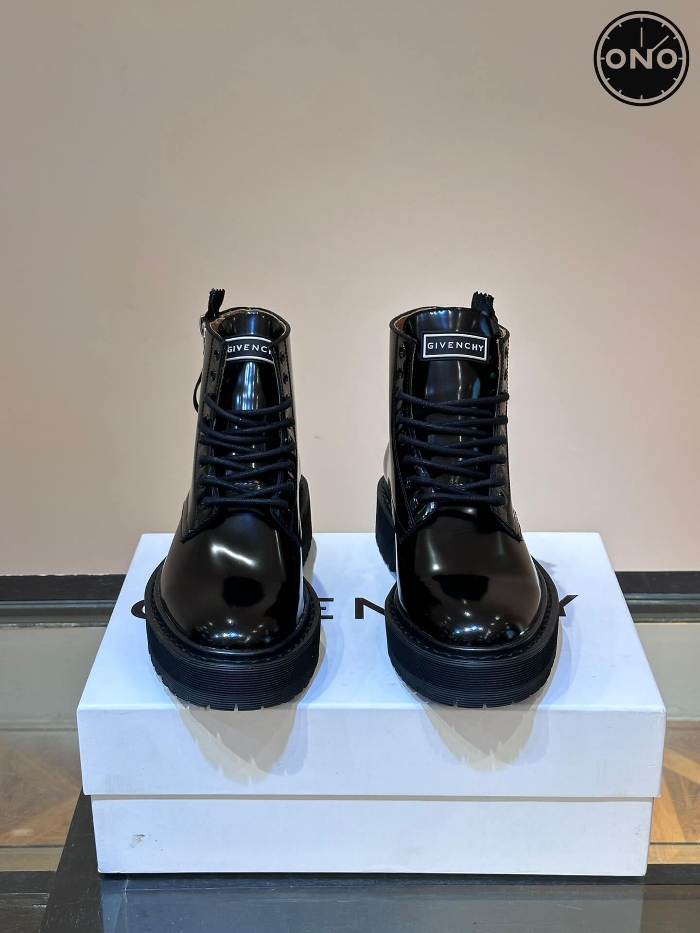 Givenchy_76_2.jpg