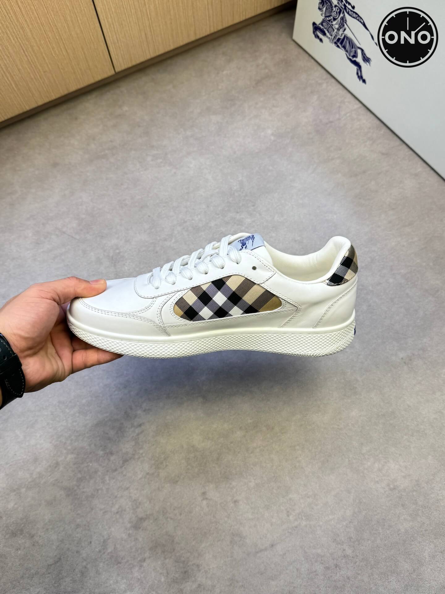 Burberry_57_5.jpg