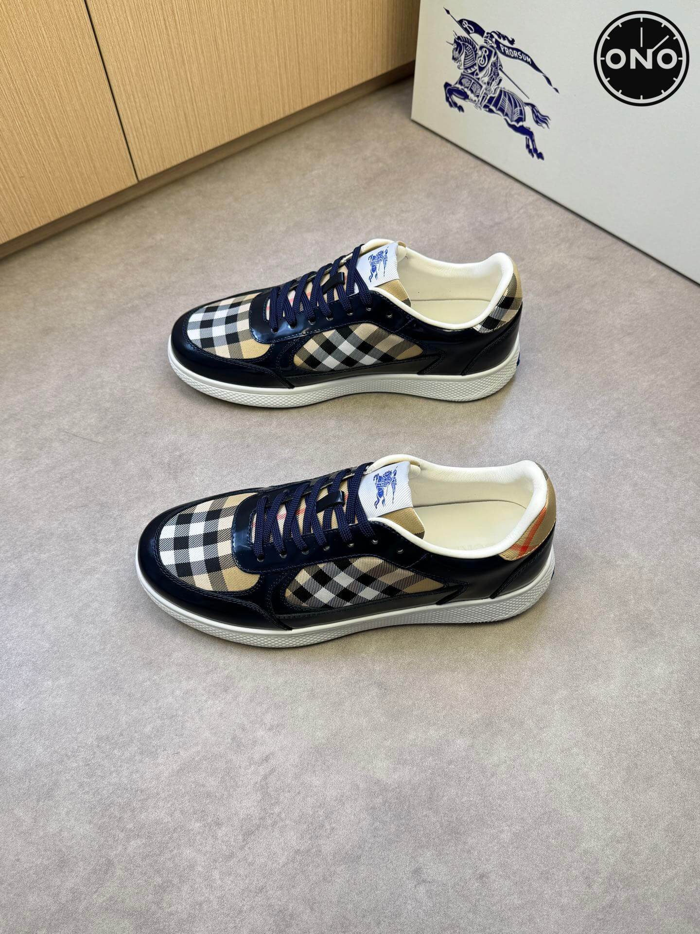Burberry_60_3.jpg