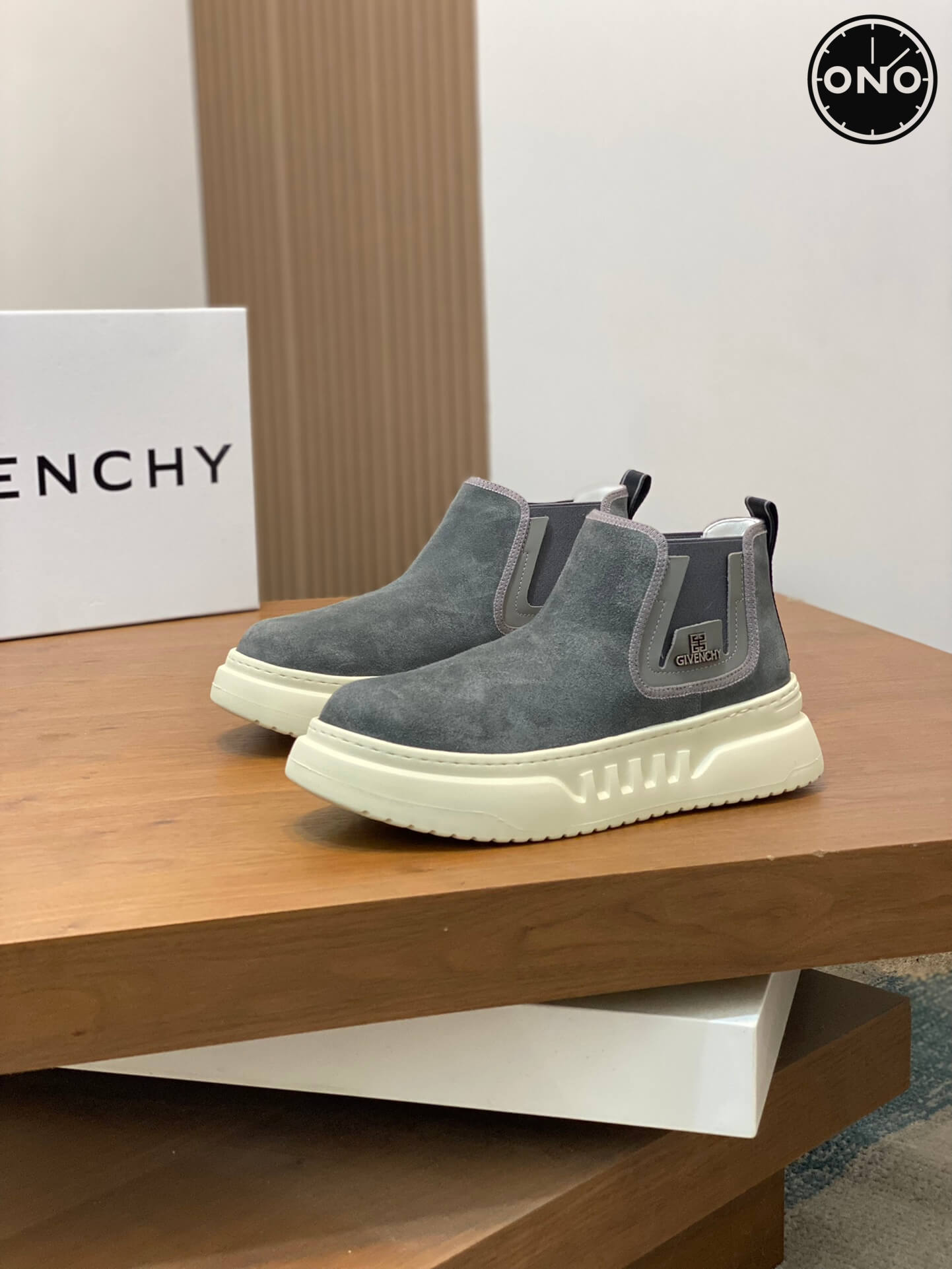 Givenchy_23_2.jpg