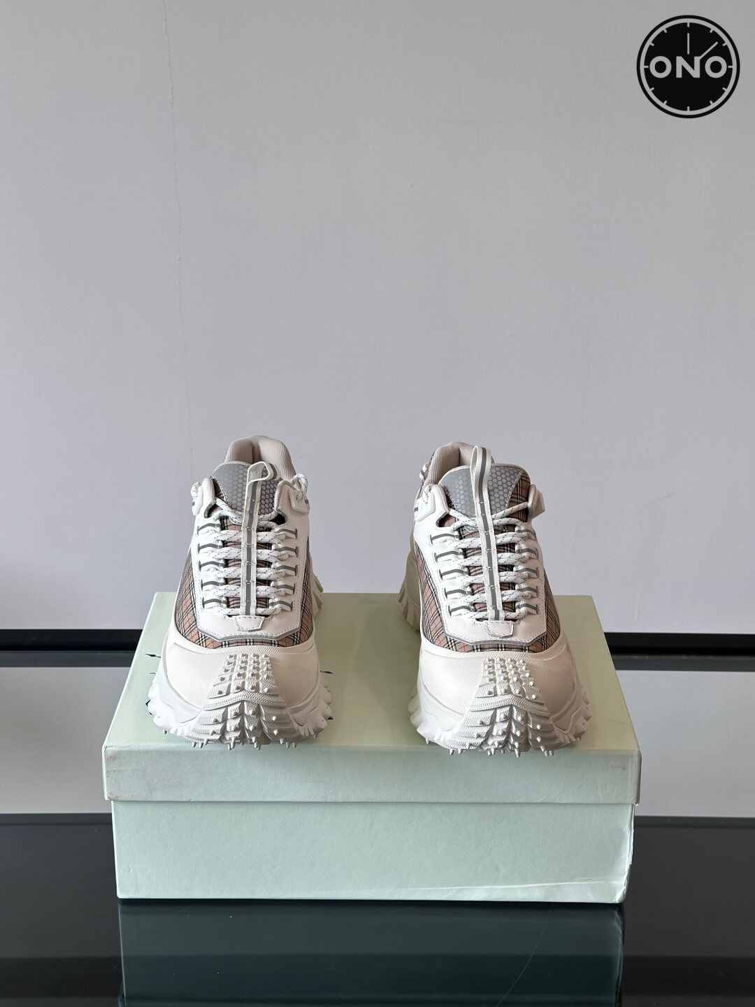 Burberry_51_2.jpg