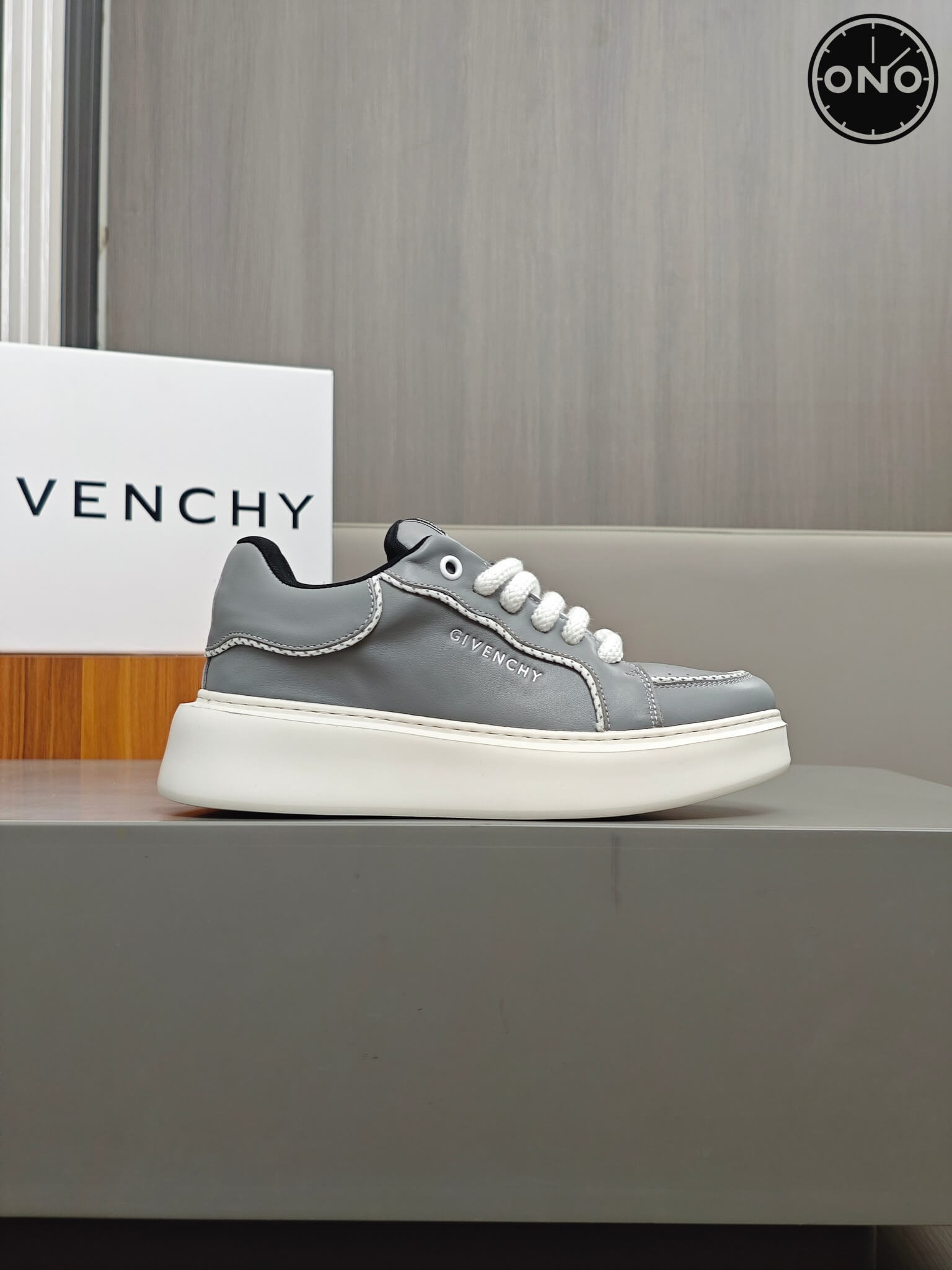 Givenchy_45_3.jpg