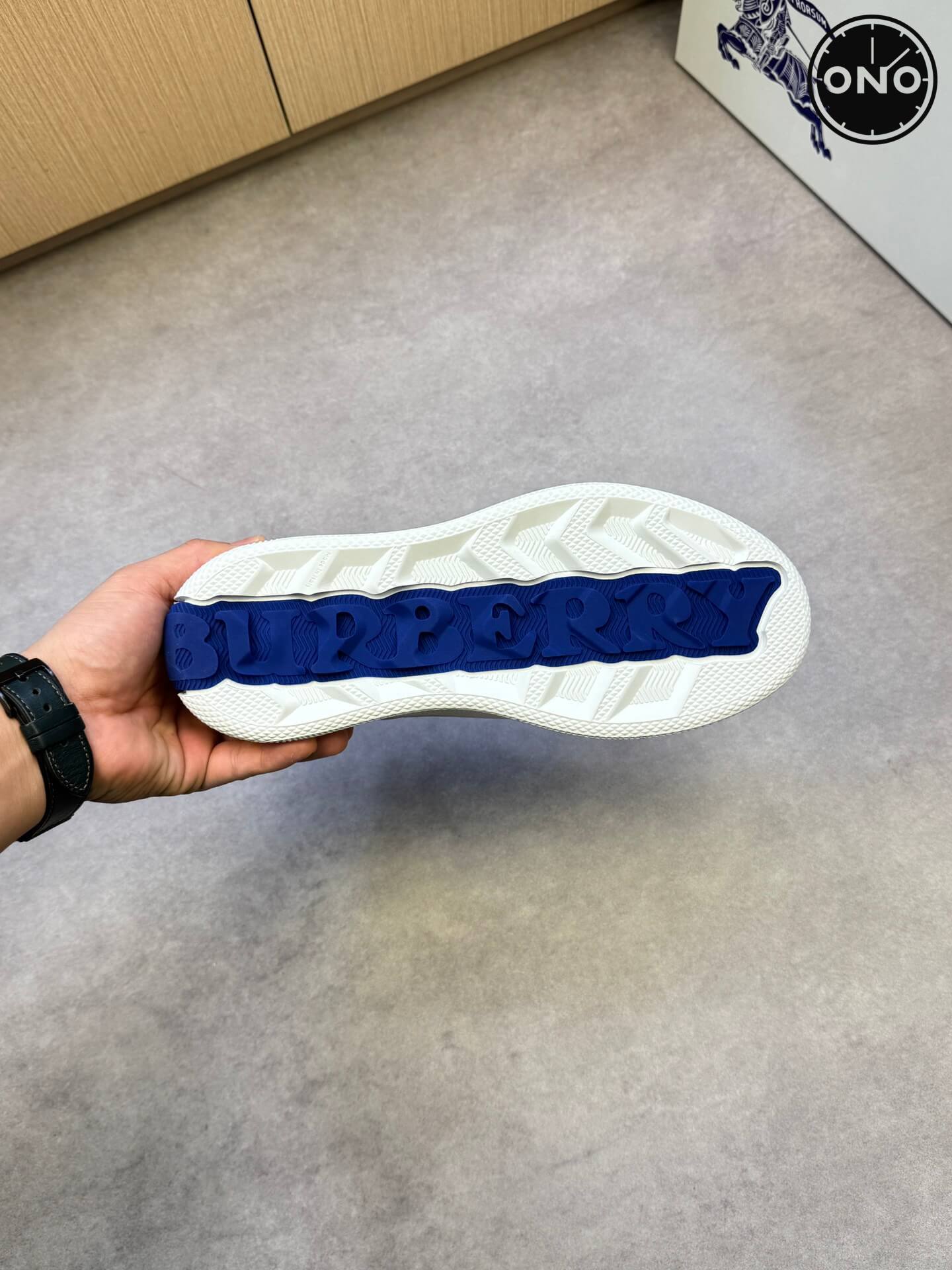 Burberry_57_9.jpg
