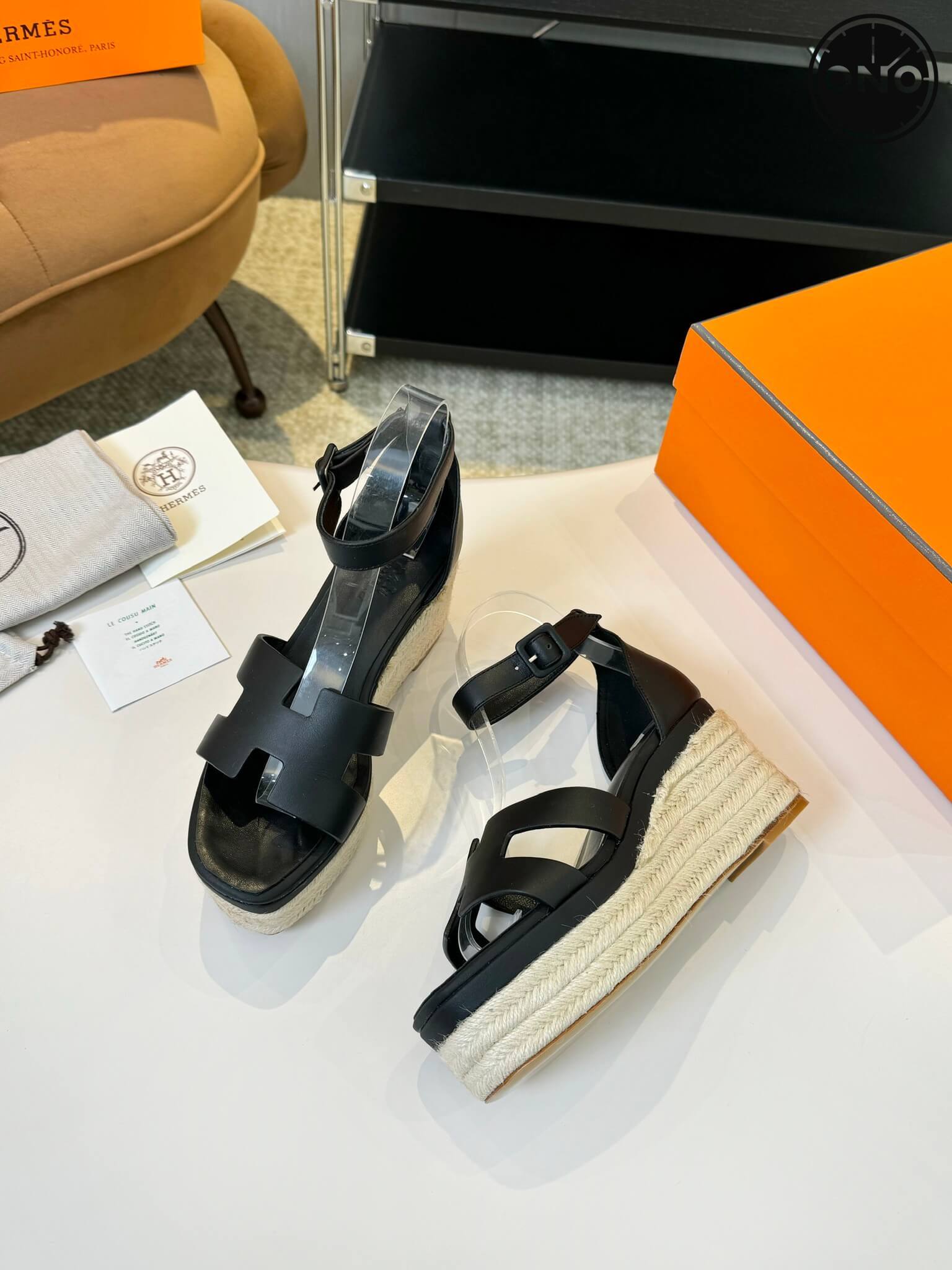 Hermes-Slippers_90_5.jpg