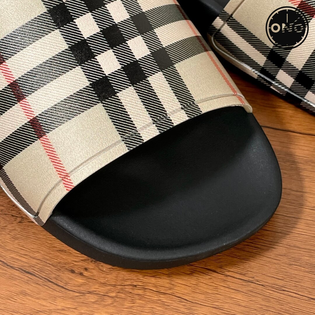 Burberry-Slippers_2_8.jpg