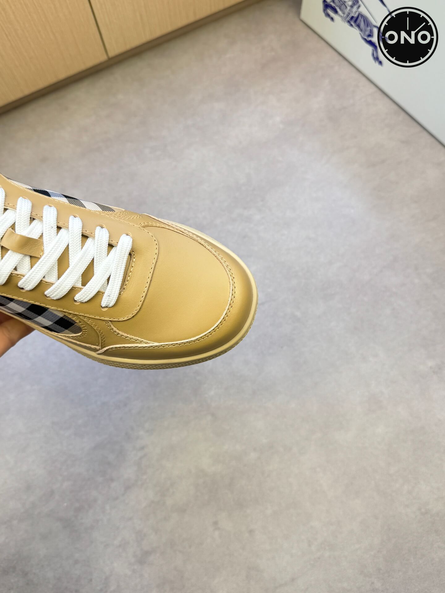 Burberry_56_6.jpg