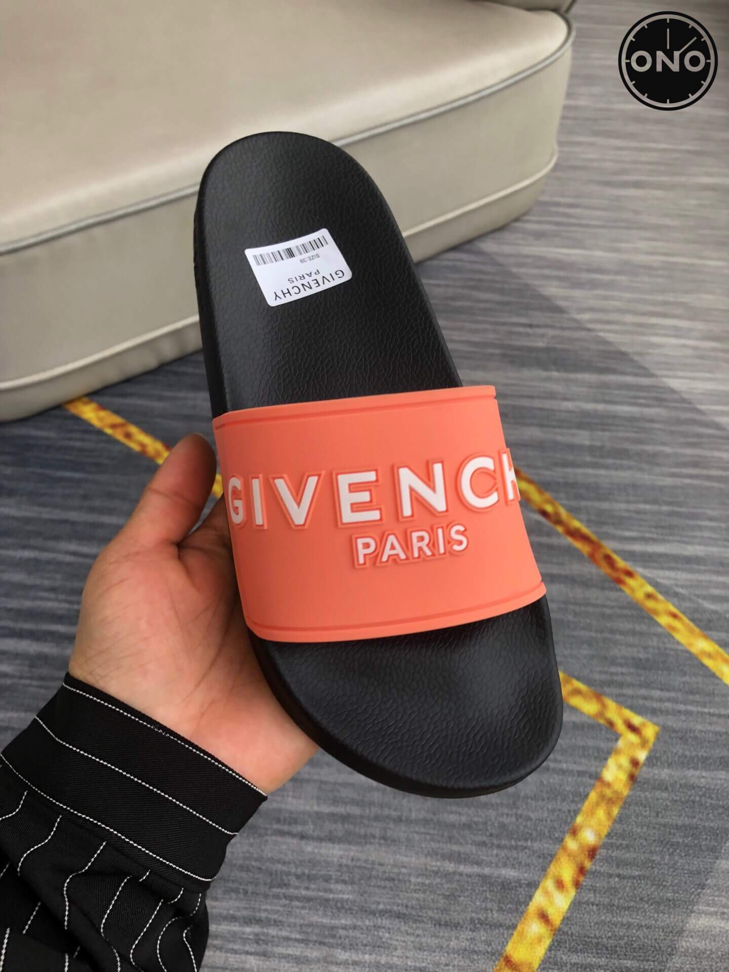 Givenchy_110_9.jpg