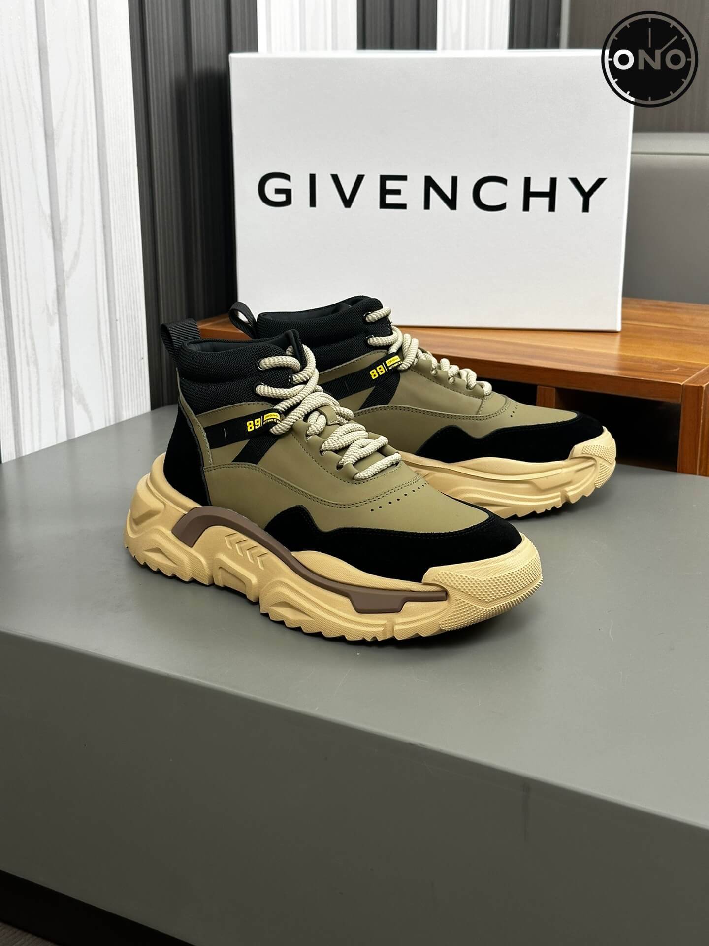 Givenchy_82_4.jpg