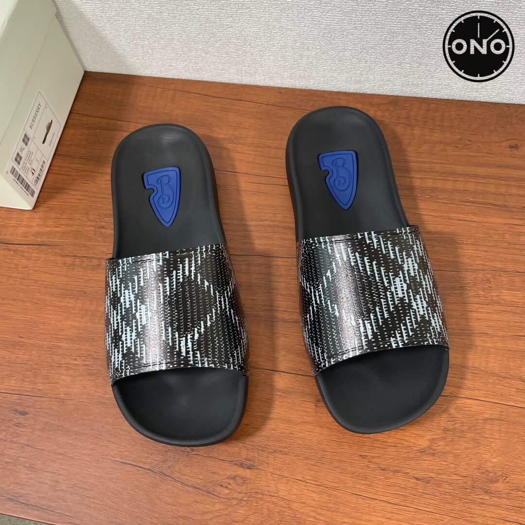 Burberry-Slippers_5_2.jpg