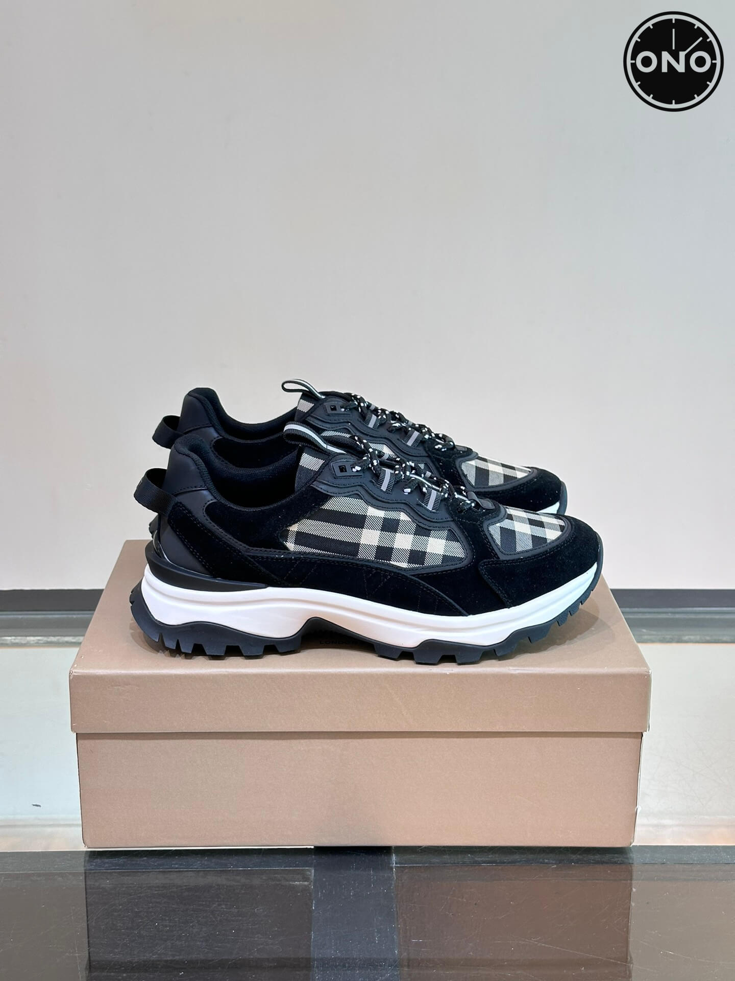 Burberry_5_2.jpg