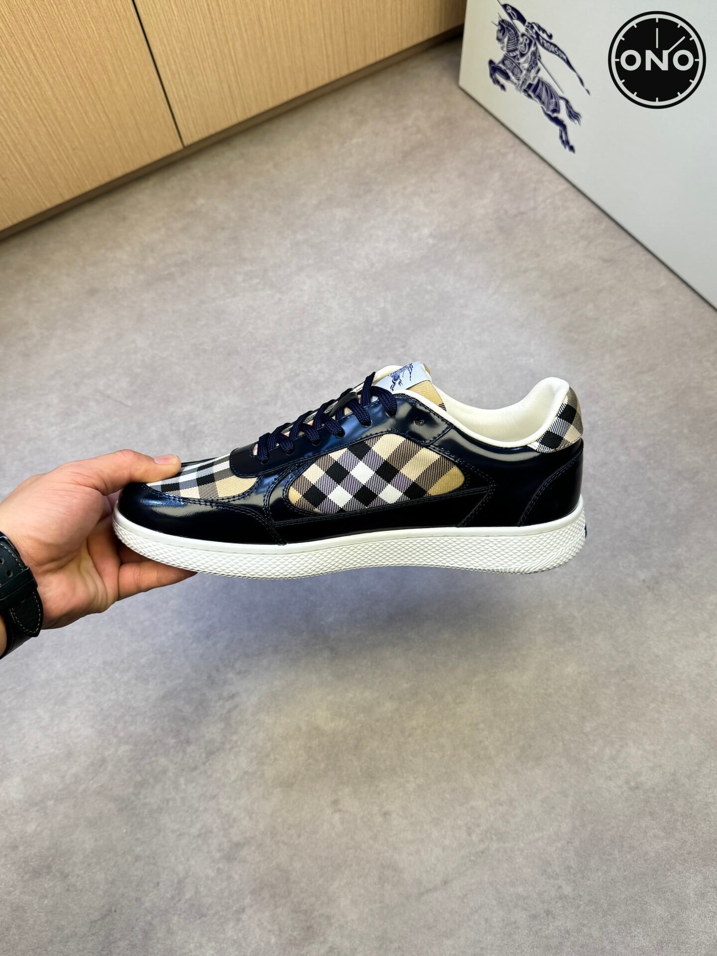 Burberry_60_5.jpg