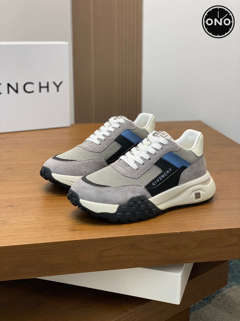 Givenchy_9_8.jpg