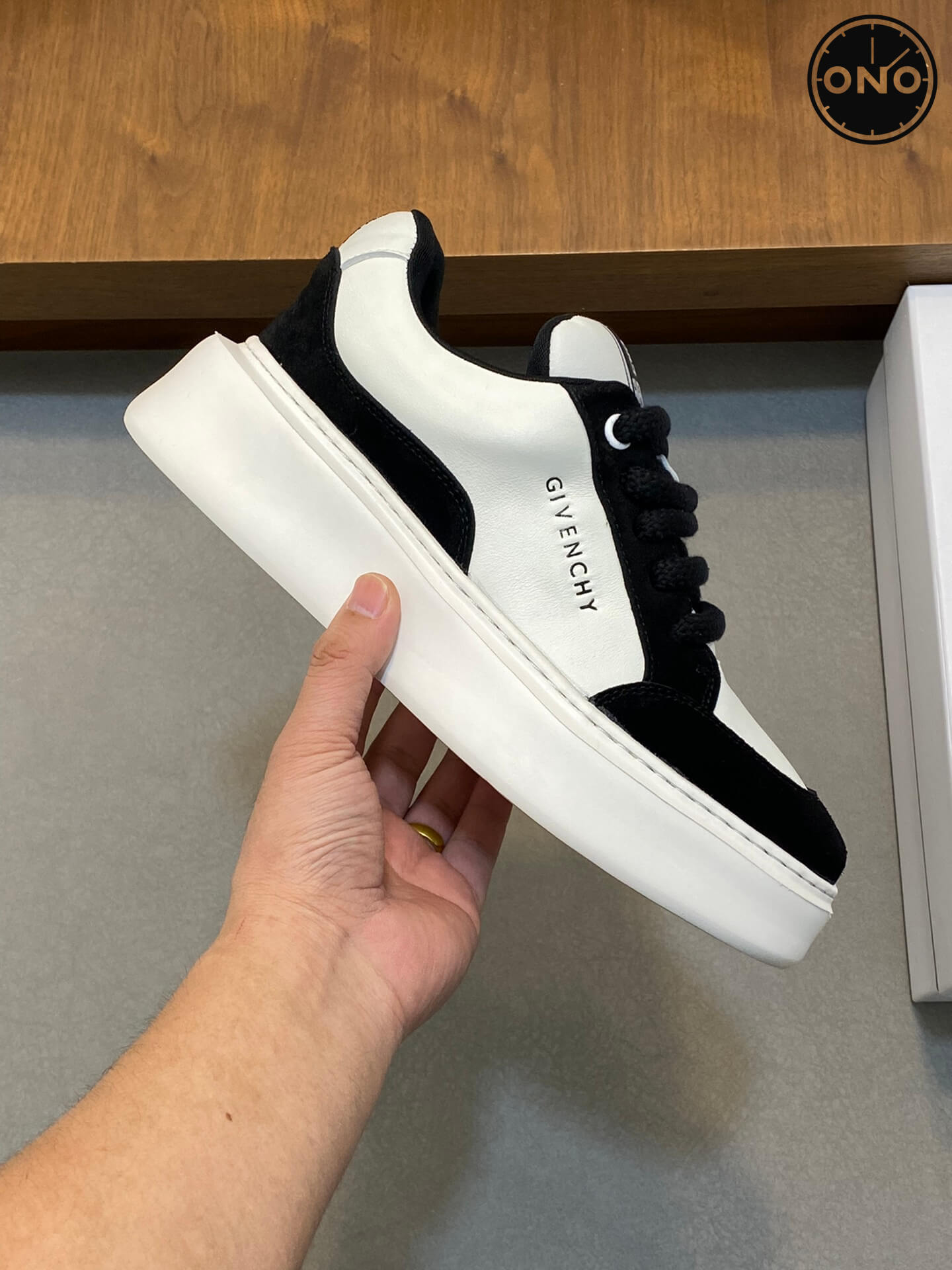 Givenchy_73_4.jpg