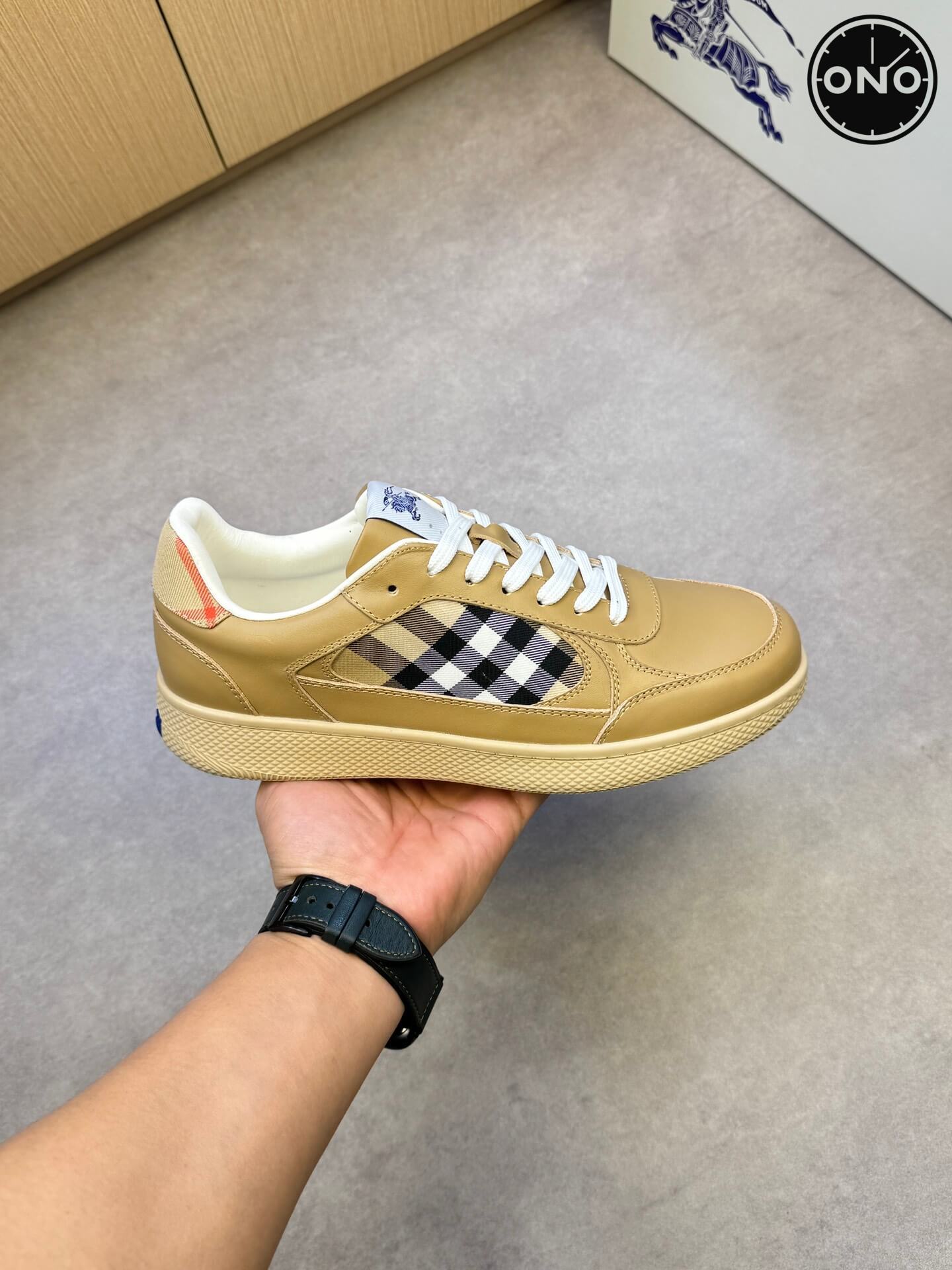 Burberry_10_4.jpg