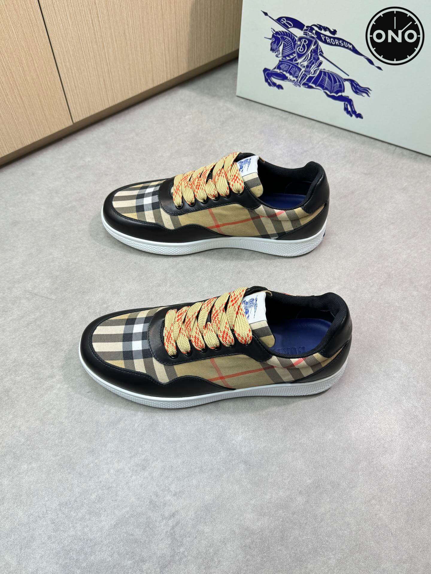 Burberry_45_3.jpg