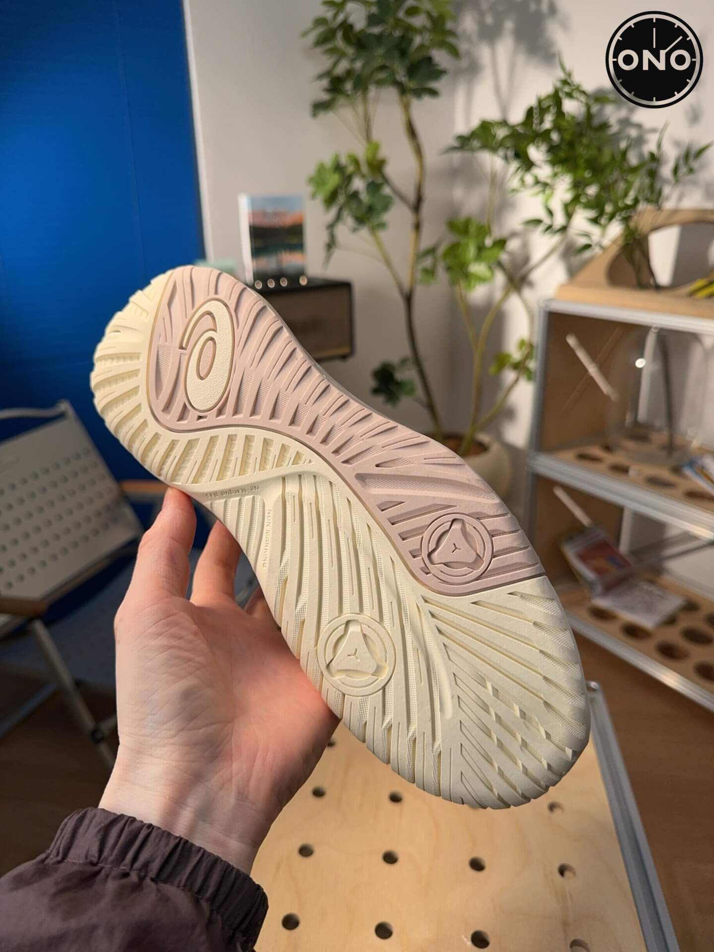 Asics_18_8.jpg