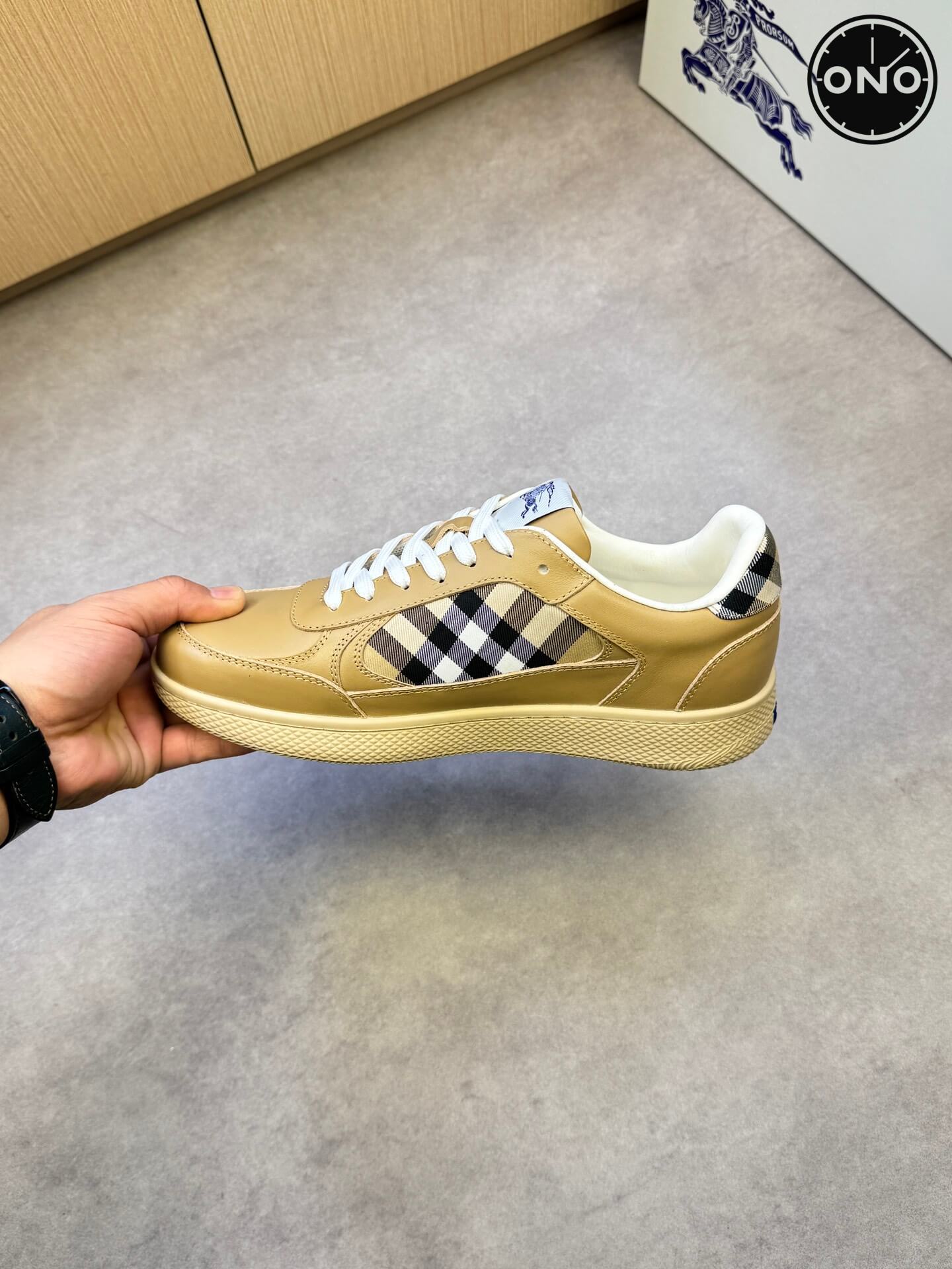 Burberry_56_5.jpg