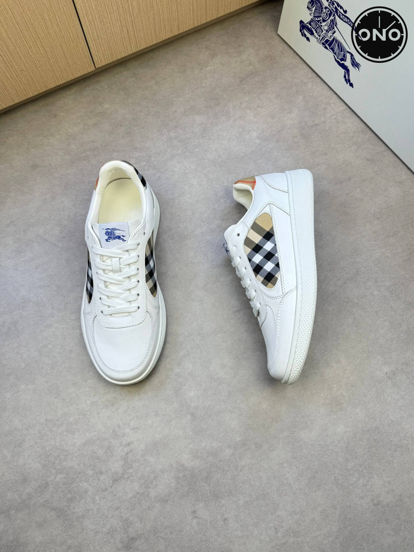 Burberry_57_2.jpg