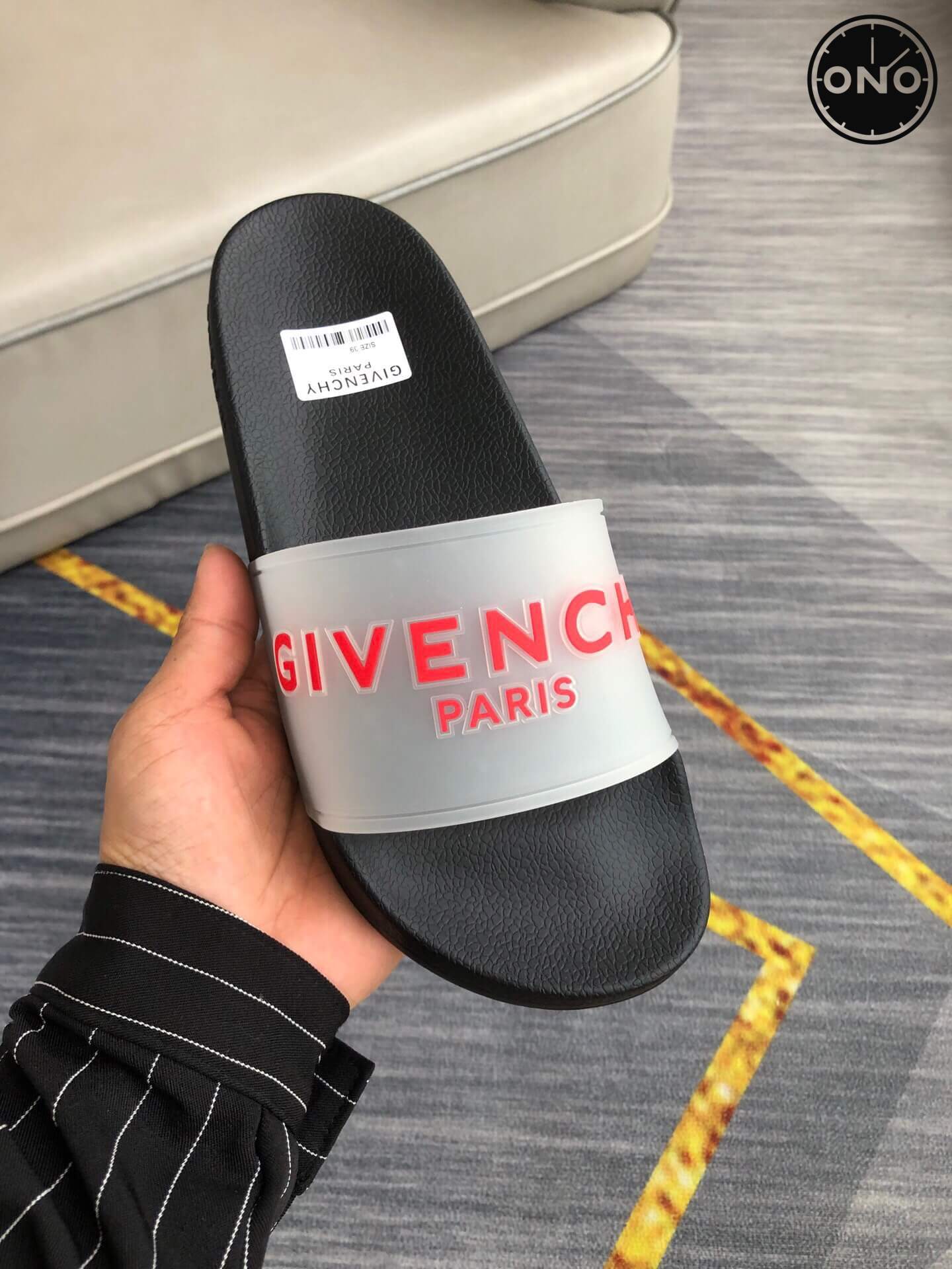 Givenchy_110_2.jpg