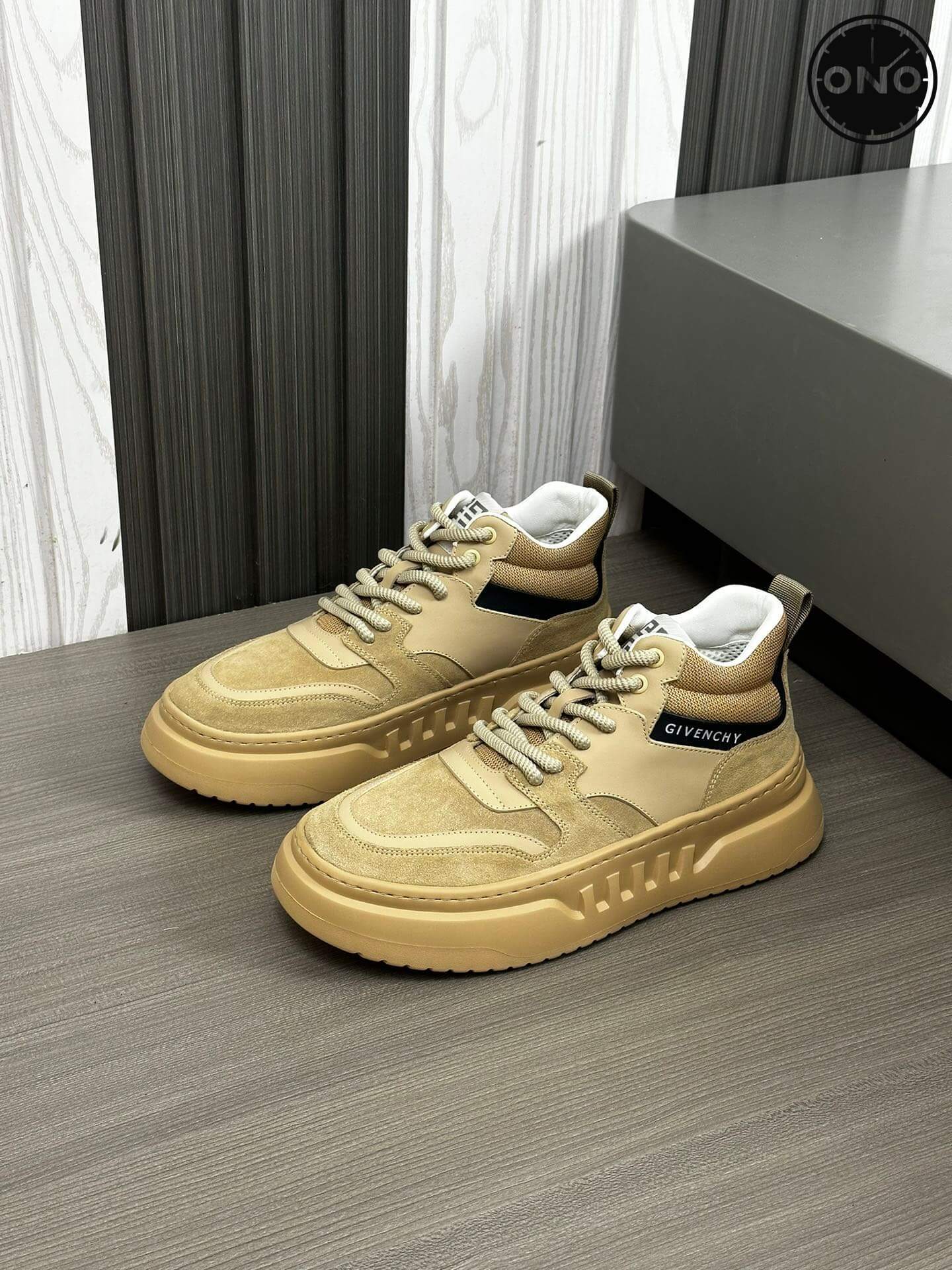 Givenchy_24_8.jpg