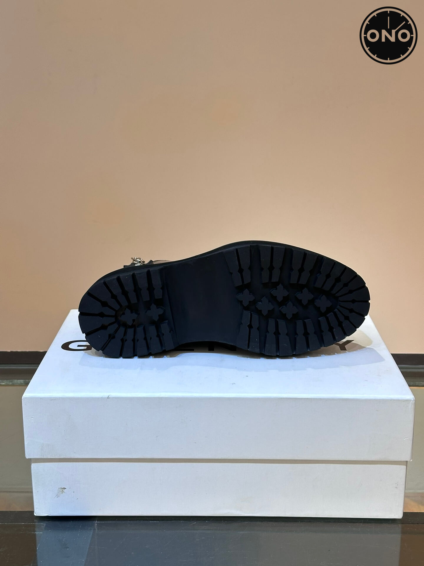 Givenchy_76_9.jpg